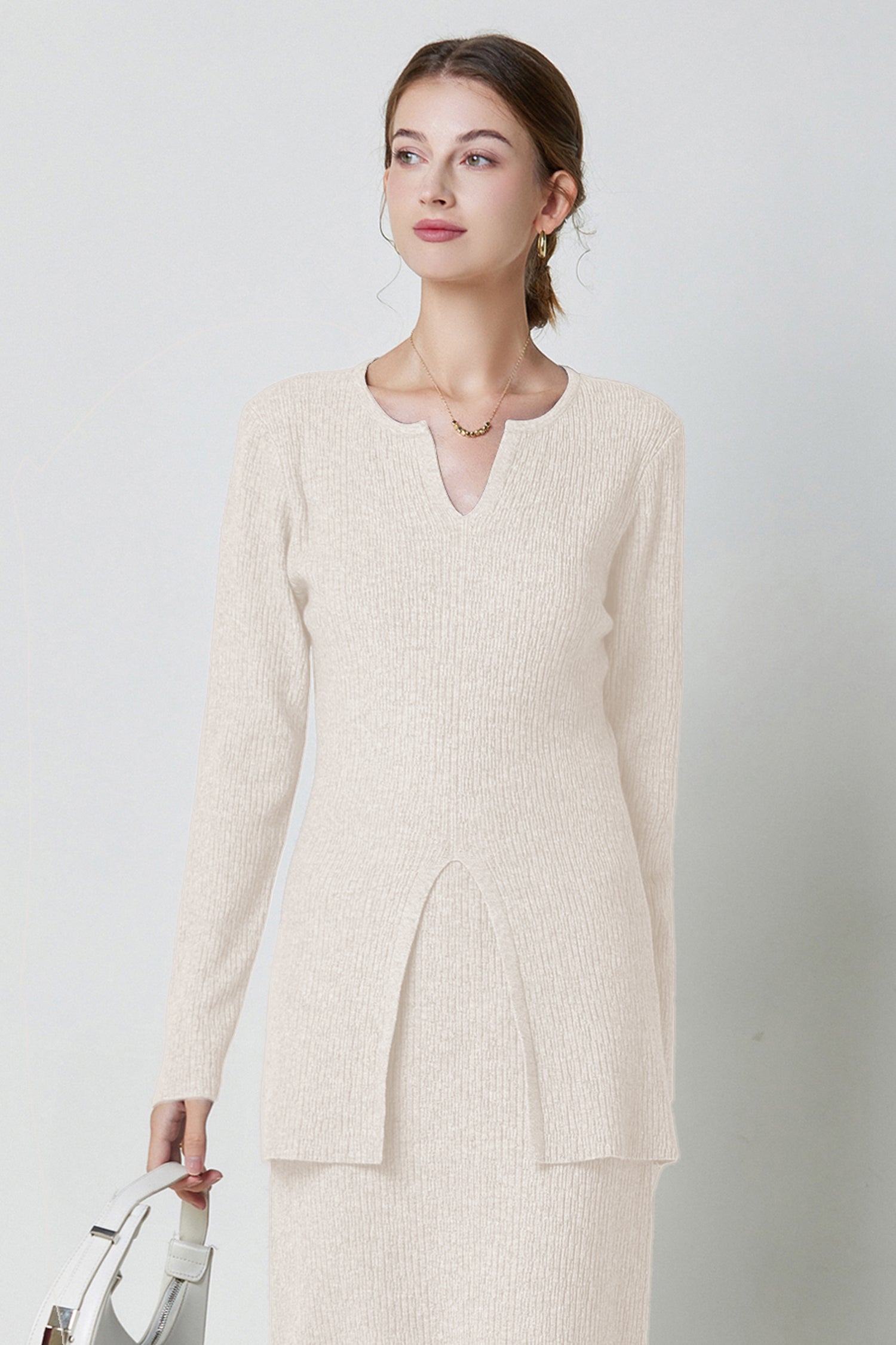 SKYEElsieV-neckSlitHemKnitTop_0016s_0012_LightBeigecopy