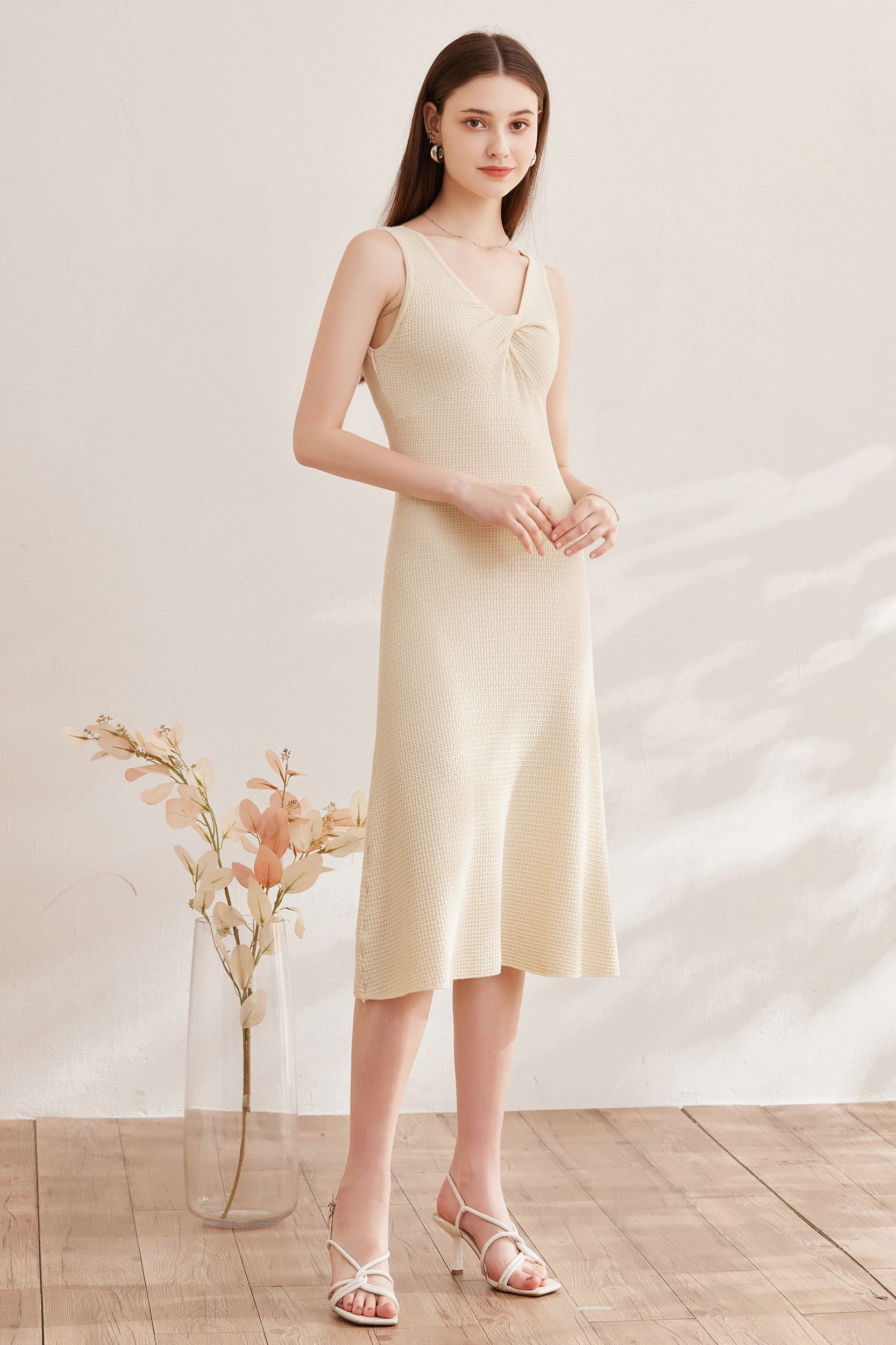 SKYEHazelV-neckStretchKnitFabric_6