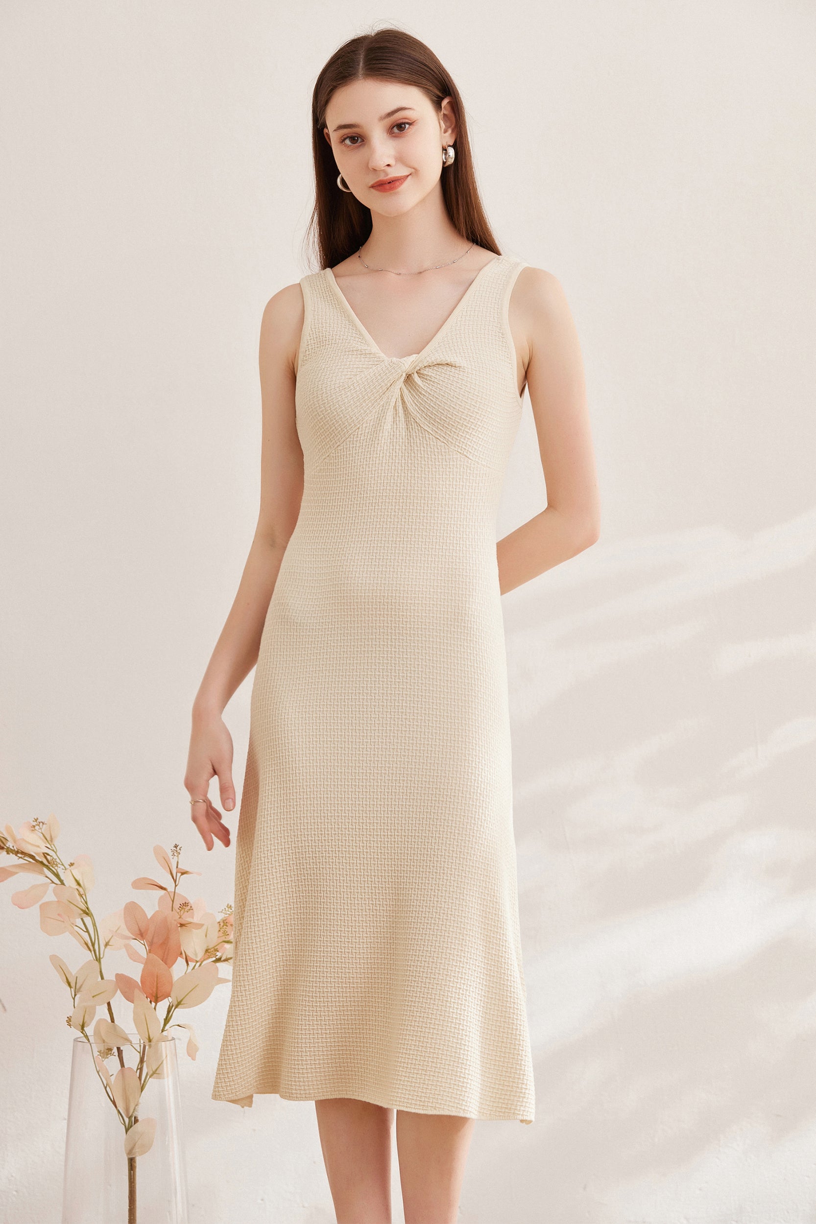 SKYEHazelV-neckStretchKnitFabric_7