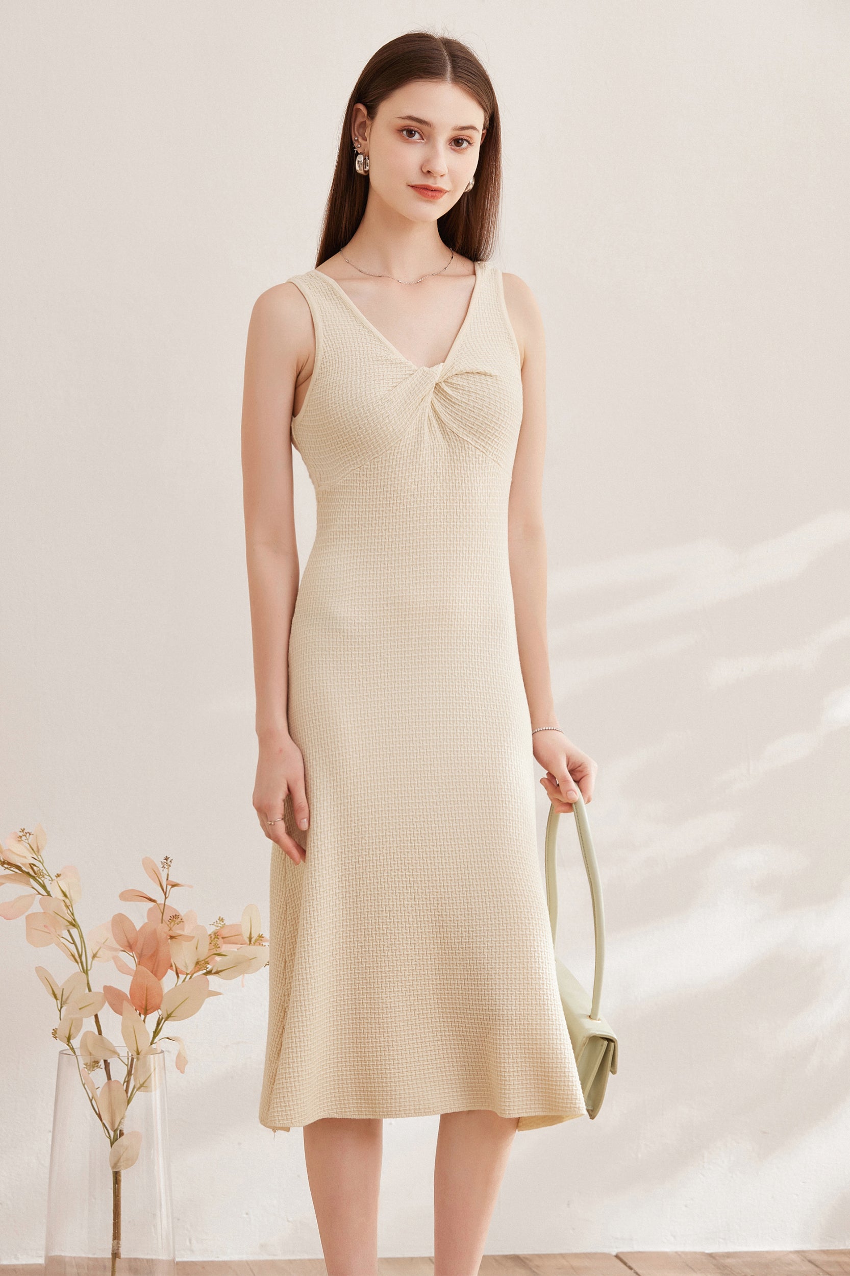 SKYEHazelV-neckStretchKnitFabric_9