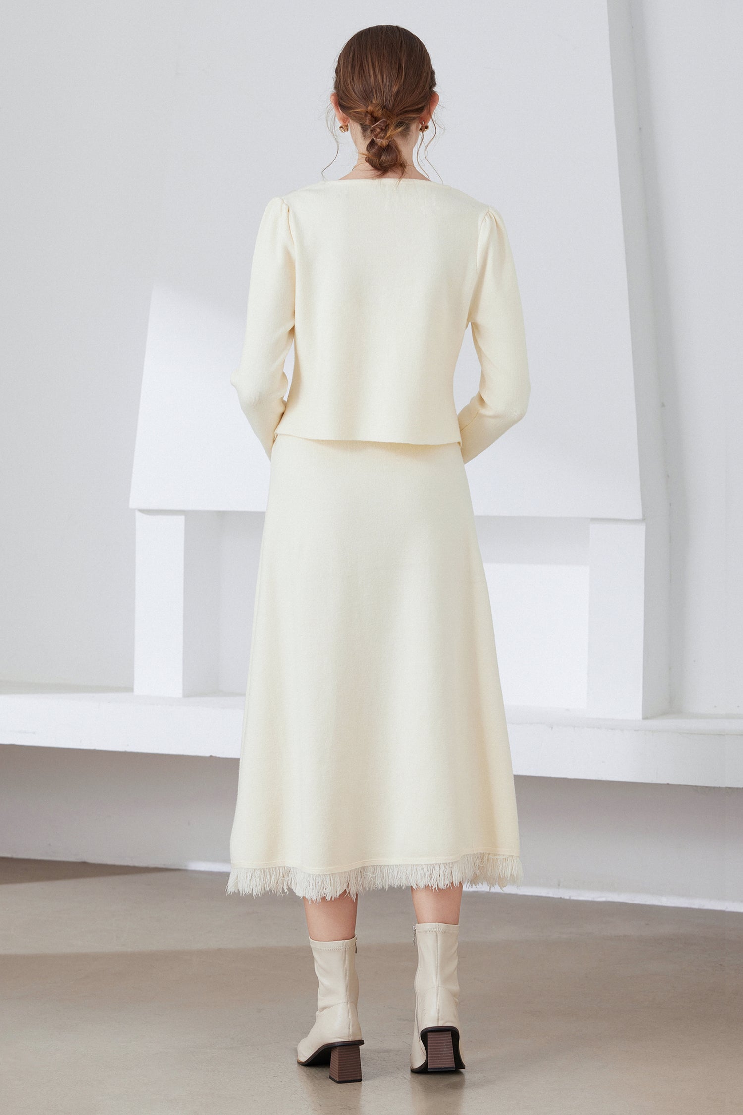 SKYELolaStretchKnitFringeHemMidiSkirtLightBeige1