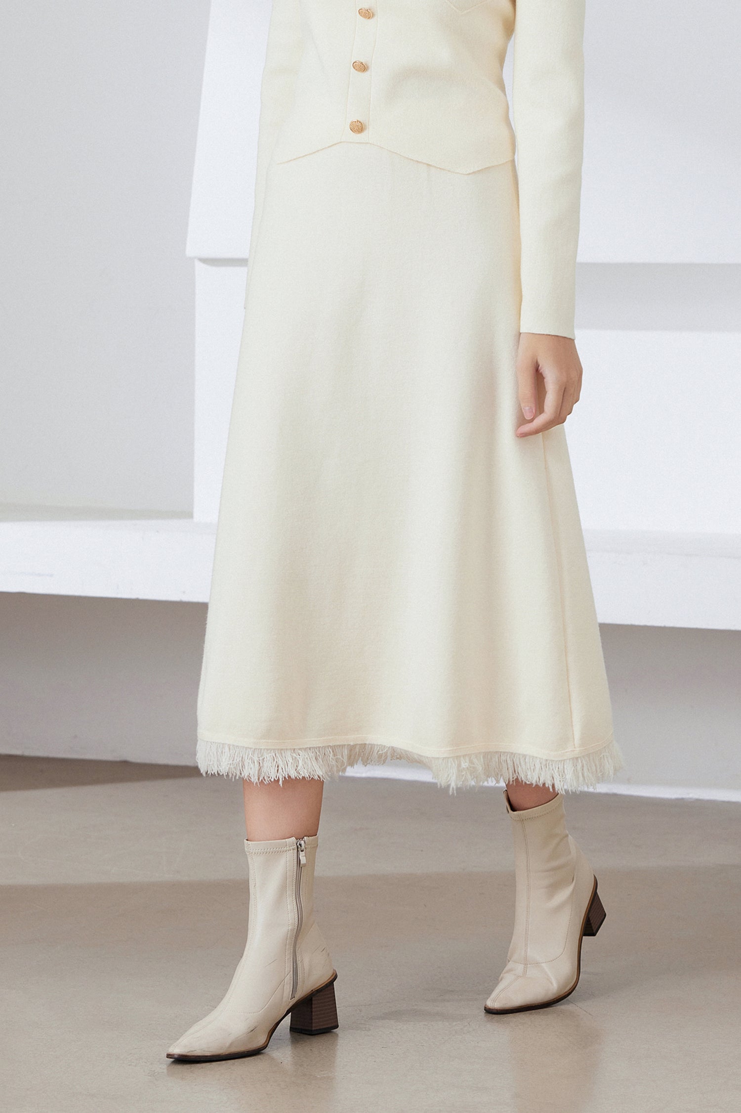 SKYELolaStretchKnitFringeHemMidiSkirtLightBeige2