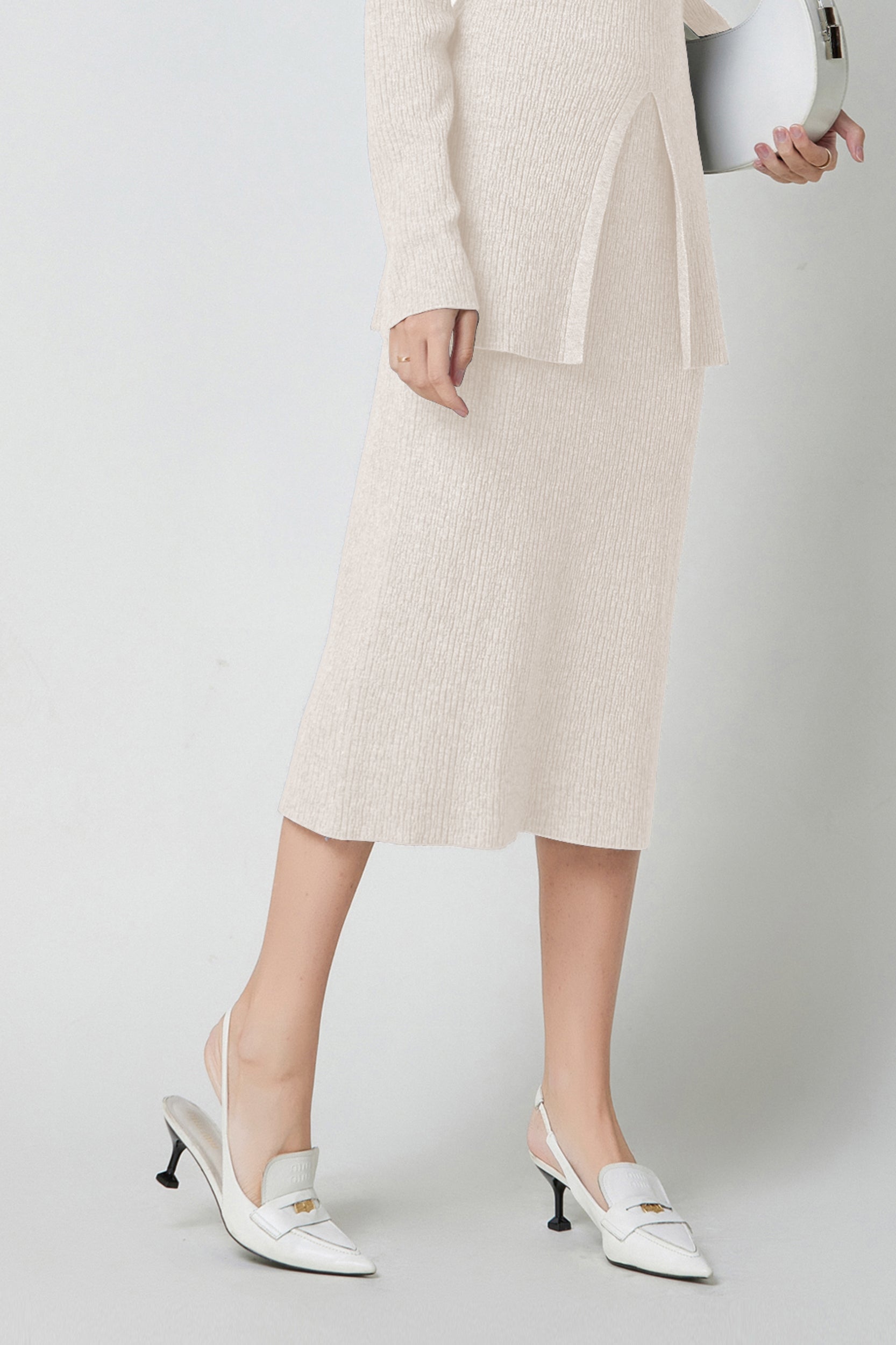 SKYEMarcellaBackSlitStretchKnitMidiSkirt_0016s_0033_Lightbeige