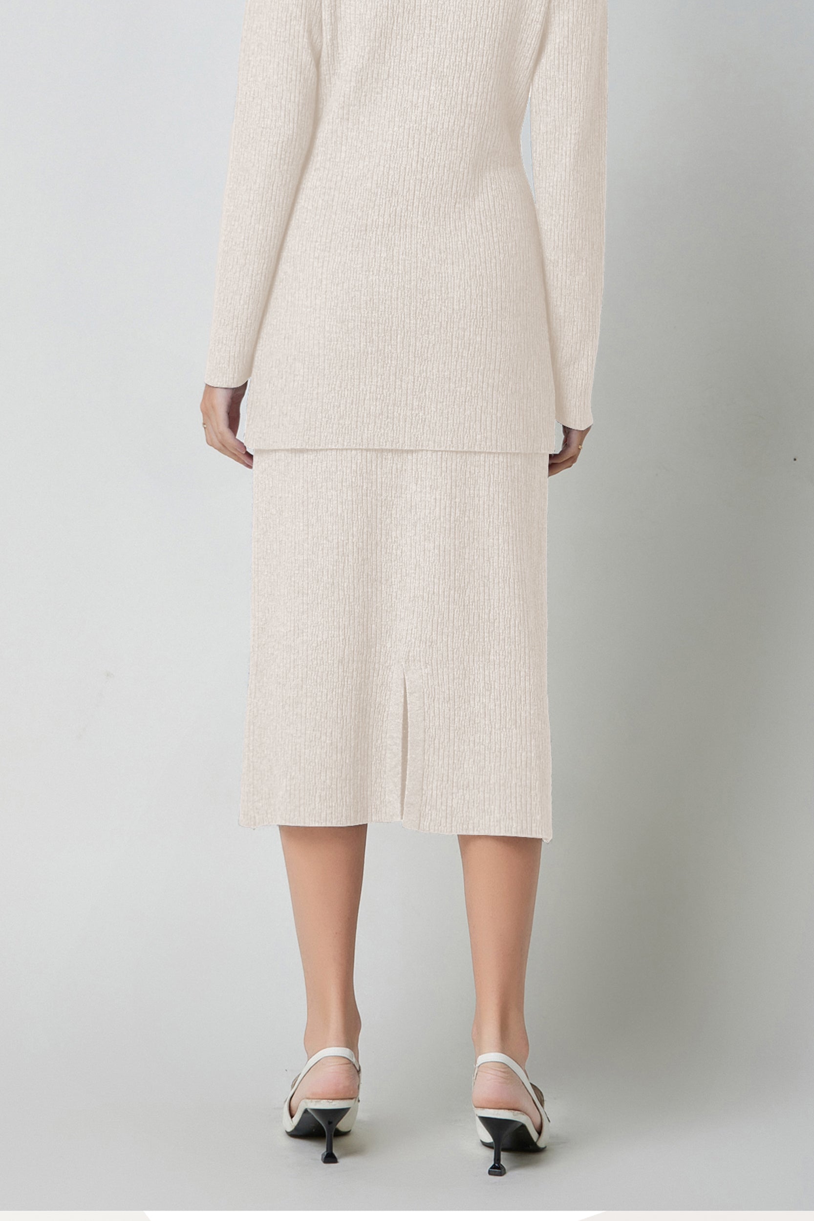 SKYEMarcellaBackSlitStretchKnitMidiSkirt_0016s_0037_LightBeige