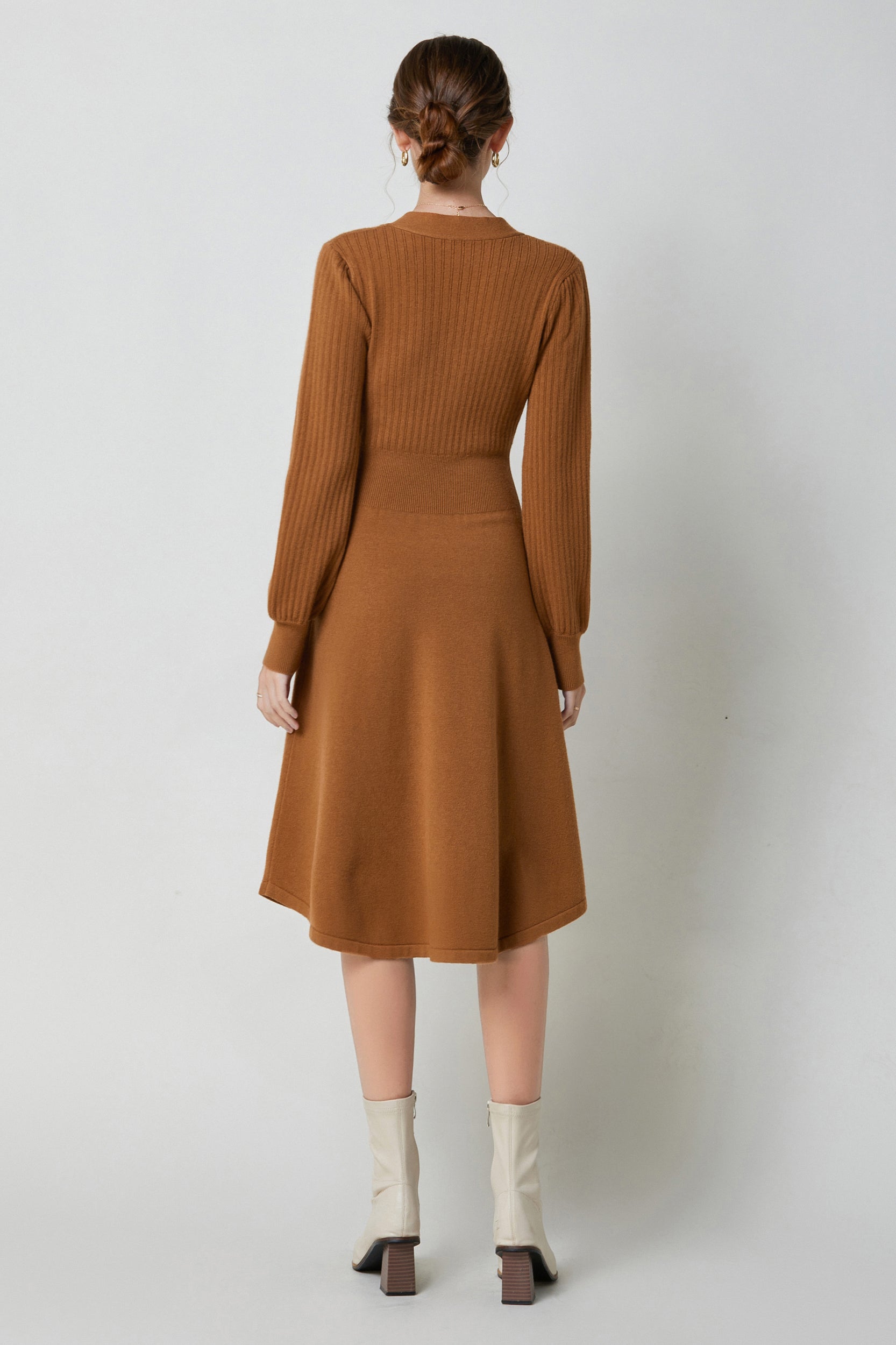 SKYENicolaV-neckPuffSleeveStretchKnitMidiDress_0015s_0007_Brown