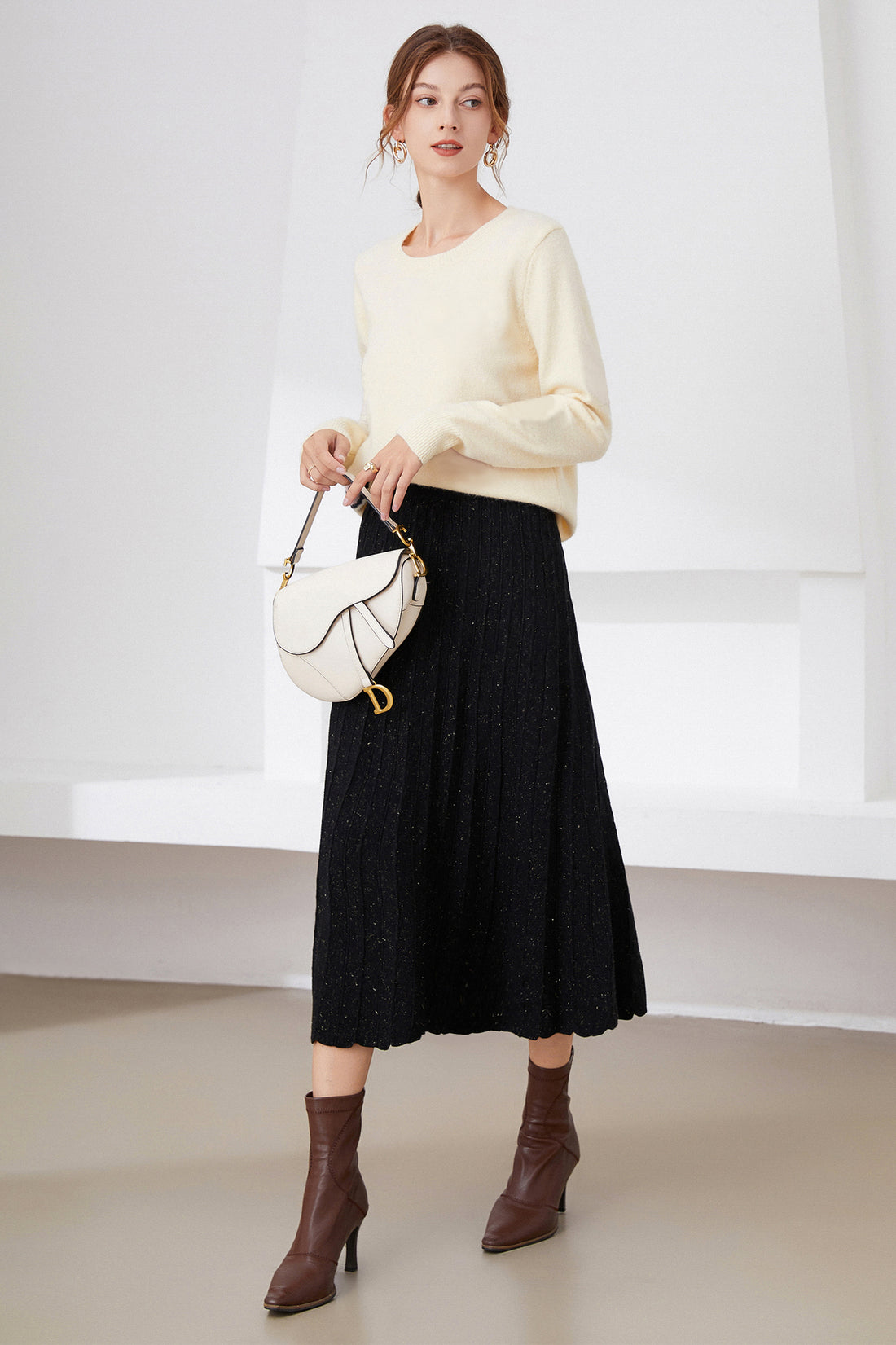 SKYESkirtblack_white_0000s_0000__416608