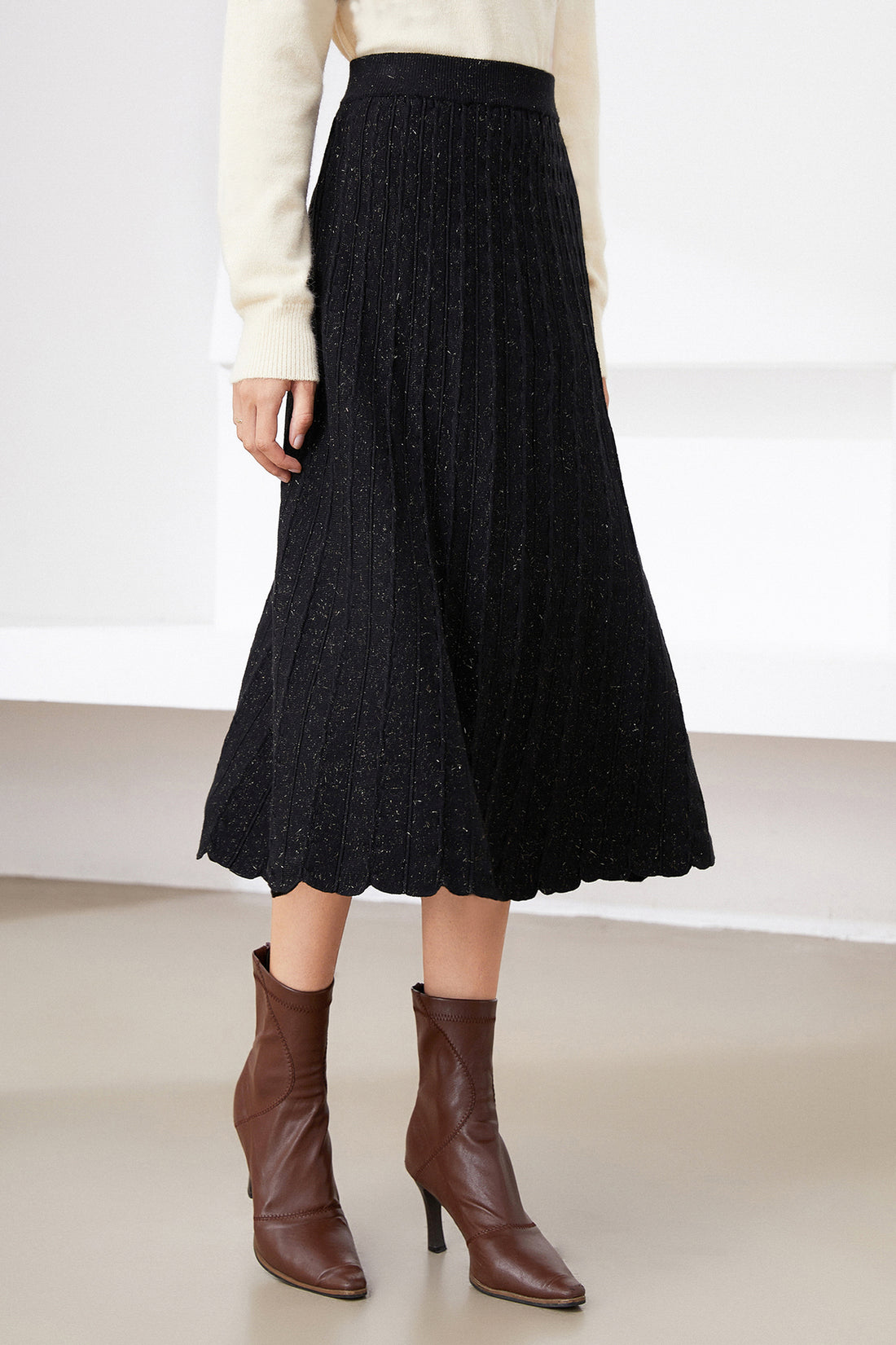 SKYESkirtblack_white_0000s_0005_Layer917