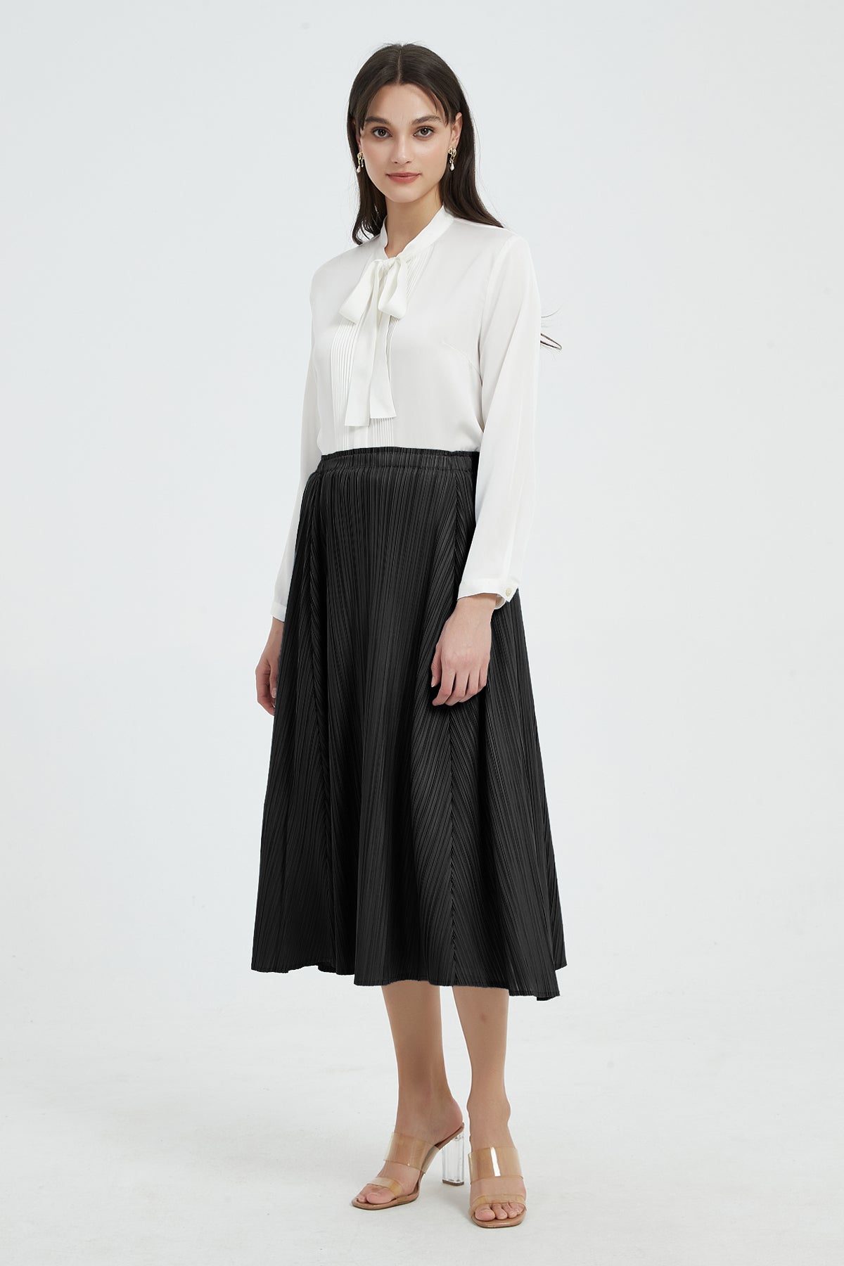 SKYE Gwyneth Midi Pleated Skirt Black3