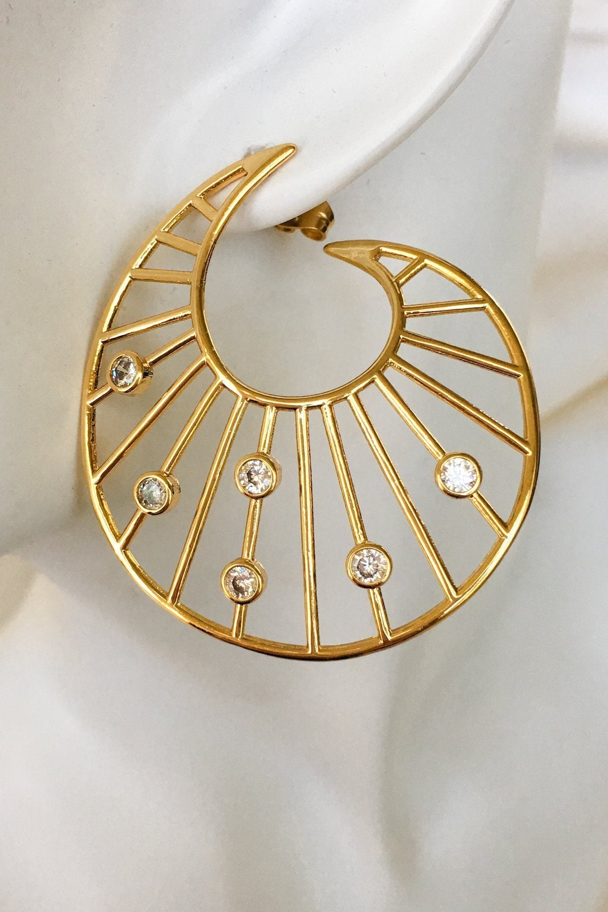 SKYE San Francisco SF California shop ethical sustainable modern minimalist luxury women French Parisian chic jewelry Spring 2020 Étoile 18K Gold Freshwater Crystal Earrings 4