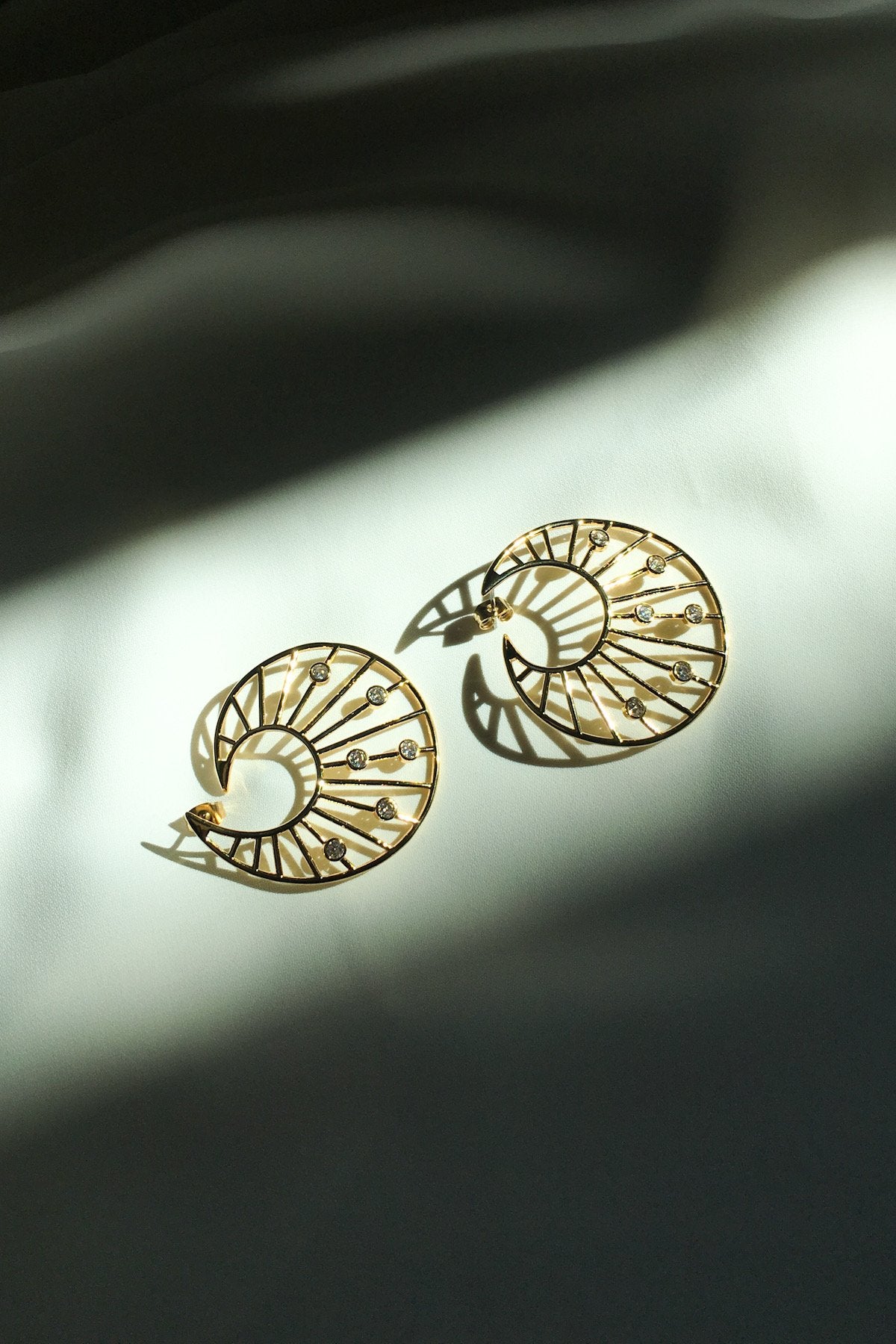 SKYE San Francisco SF California shop ethical sustainable modern minimalist luxury women French Parisian chic jewelry Spring 2020 Étoile 18K Gold Freshwater Crystal Earrings 5