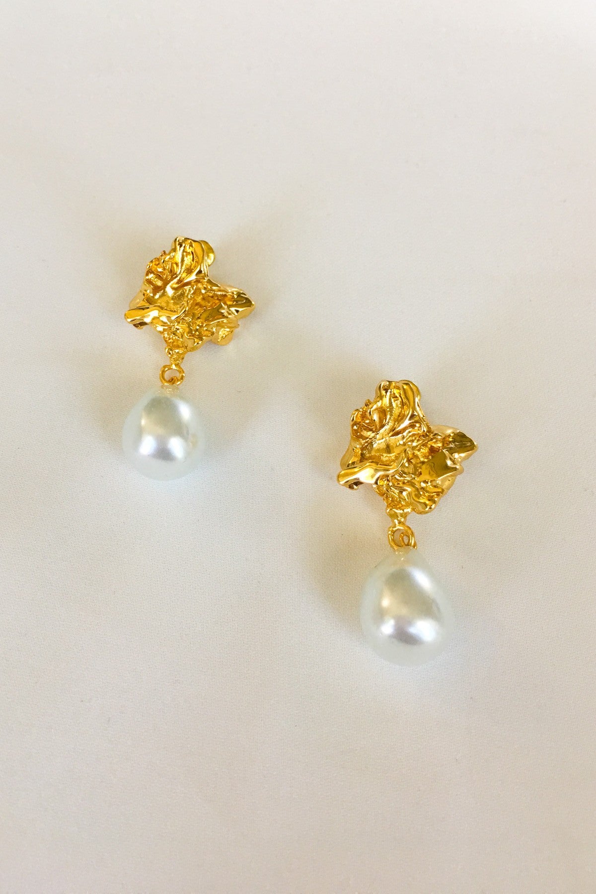 SKYE San Francisco SF California shop ethical sustainable modern minimalist luxury women fashion Genevieve 18K Gold Pearl Earrings 4