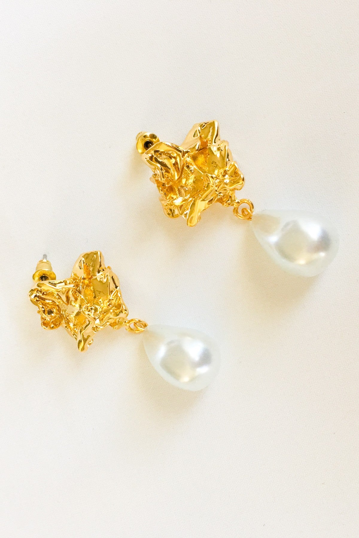 SKYE San Francisco SF California shop ethical sustainable modern minimalist luxury women fashion Genevieve 18K Gold Pearl Earrings