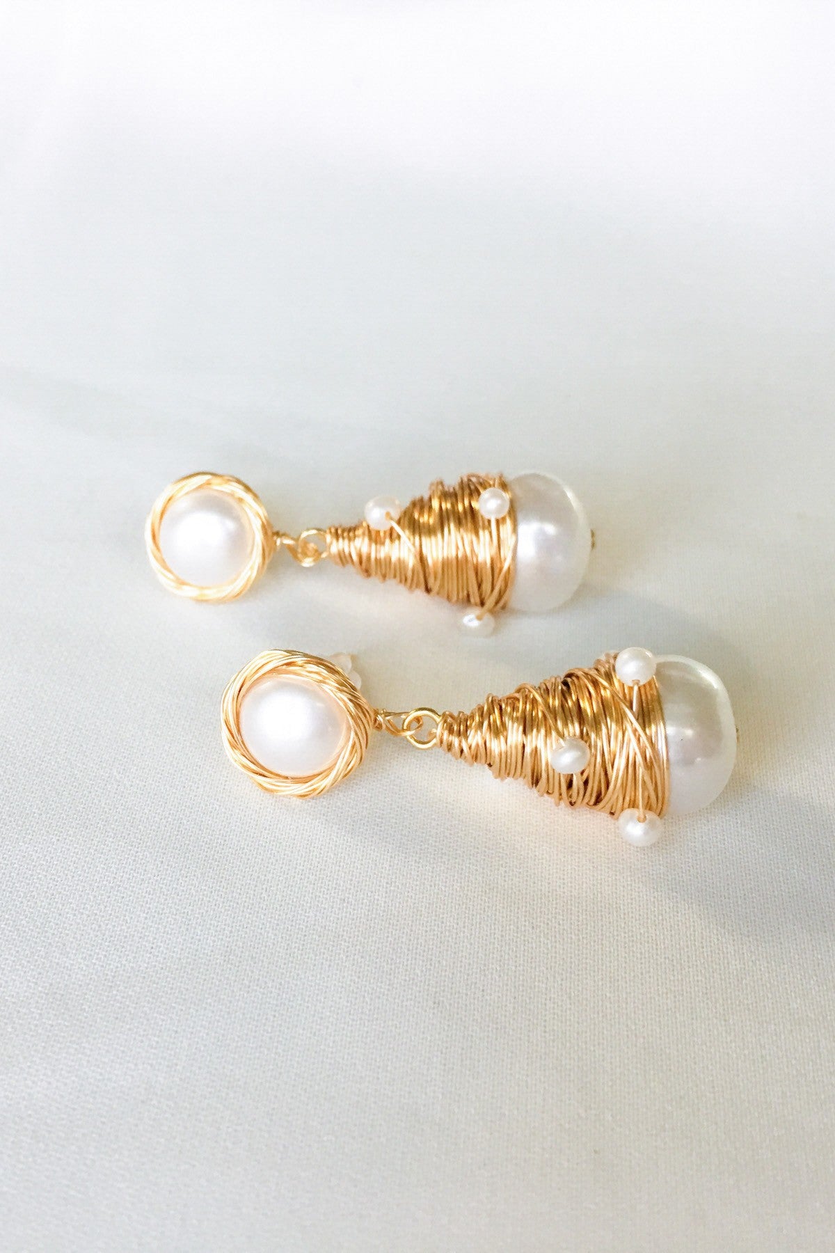 SKYE San Francisco SF shop ethical sustainable modern minimalist luxury women jewelry Spring 2020 Léa 18K Gold Freshwater Pearl Earrings 2
