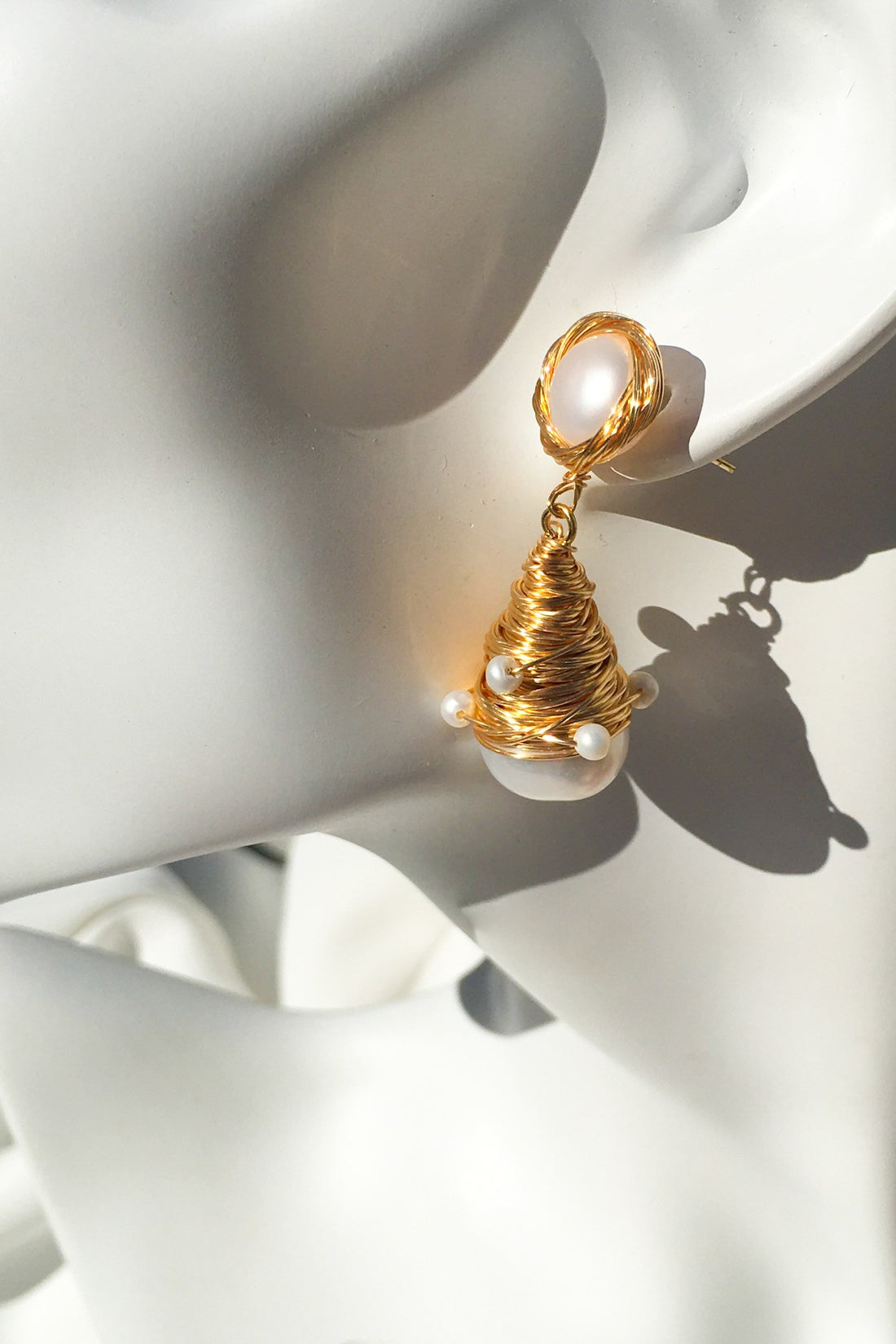 SKYE San Francisco SF shop ethical sustainable modern minimalist luxury women jewelry Spring 2020 Léa 18K Gold Freshwater Pearl Earrings