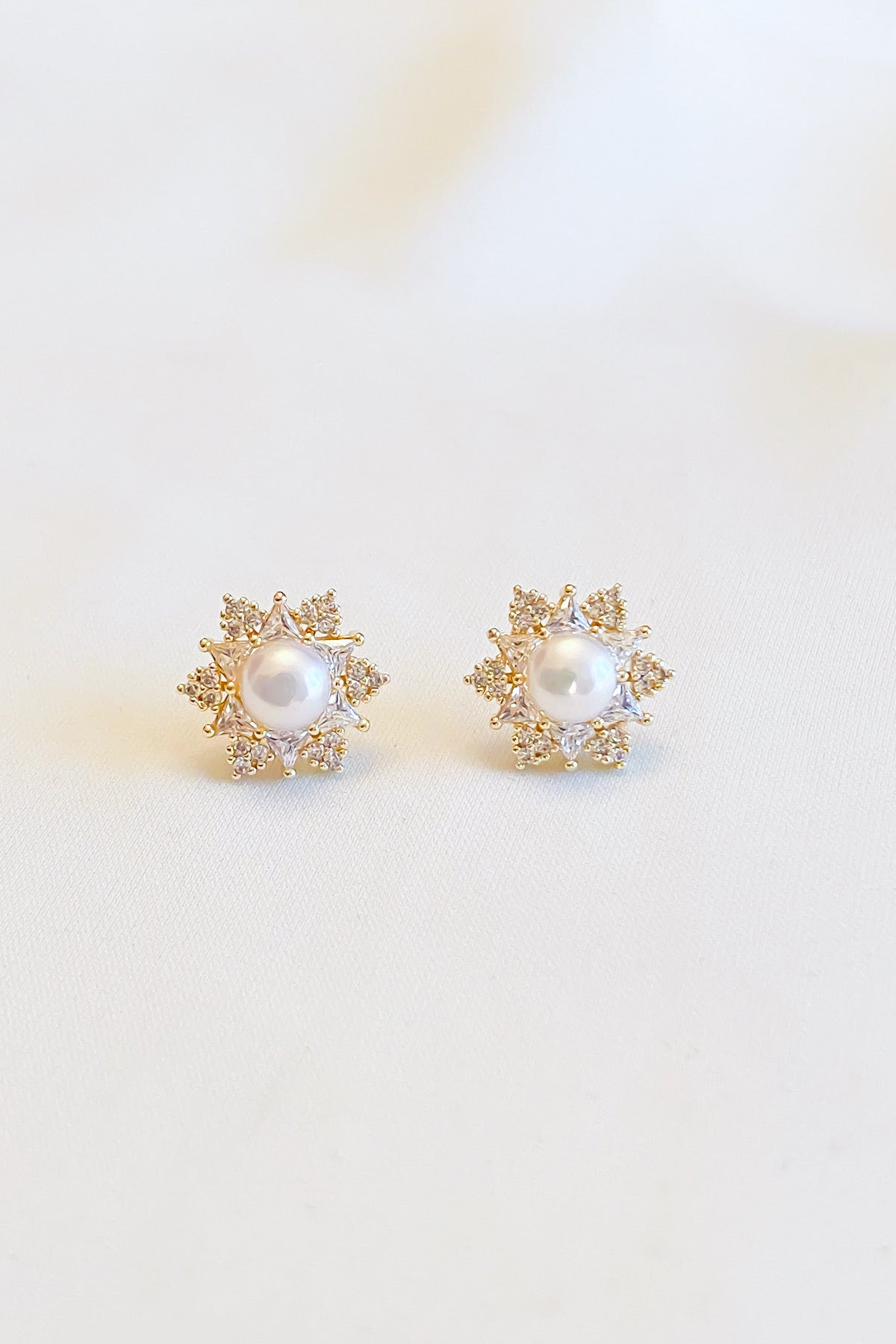 SKYE San Francisco Shop Chic Modern Elegant Classy Women Jewelry French Parisian Minimalist Elisa 18K Gold Crystal Pearl Earrings 2
