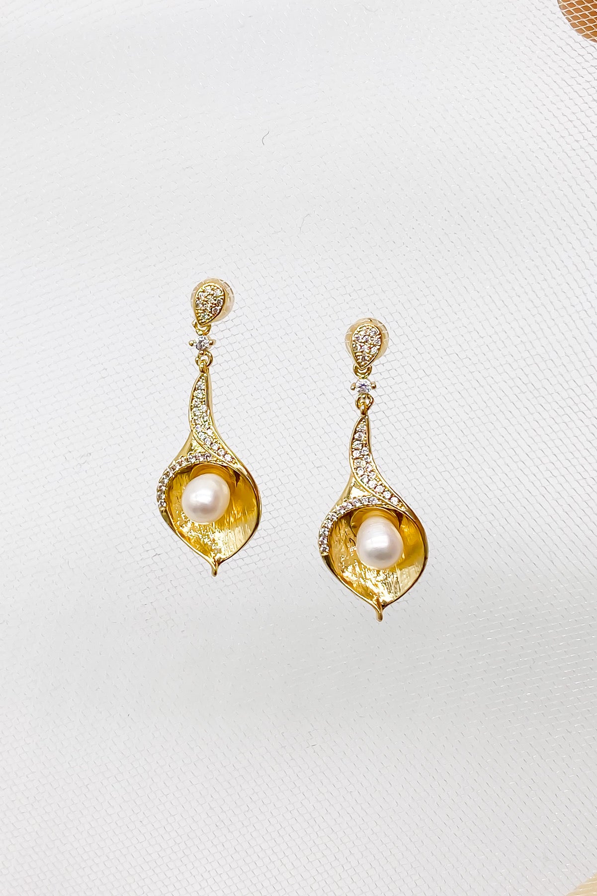 SKYE San Francisco Shop Chic Modern Elegant Classy Women Jewelry French Parisian Minimalist Pacome Calla Lily Pearl Drop Earrings 4