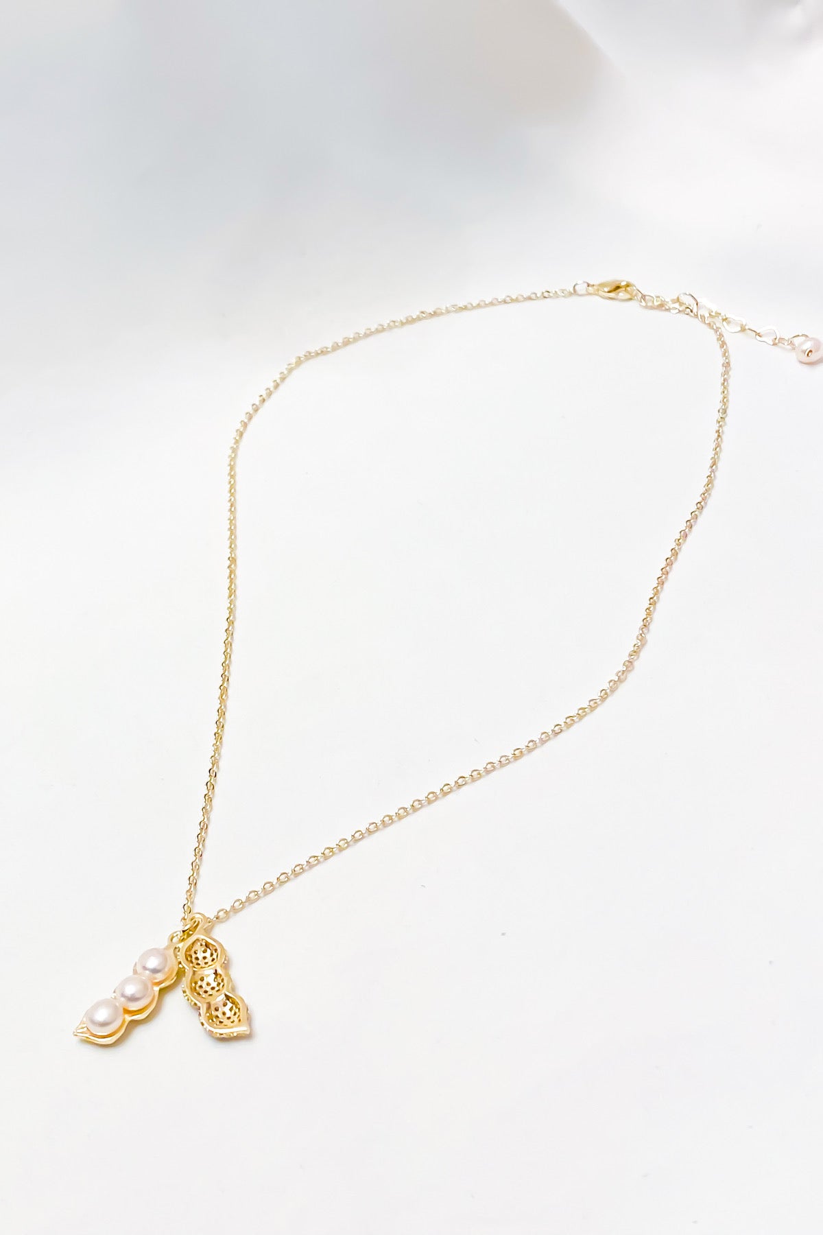 SKYE San Francisco Shop Chic Modern Elegant Classy Women Jewelry French Parisian Minimalist Raelynn 18K Gold Peas in a Pod Necklace 3
