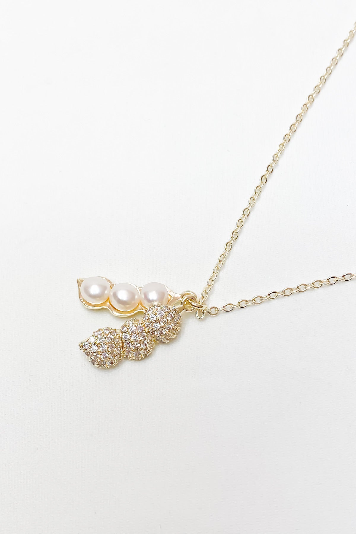 SKYE San Francisco Shop Chic Modern Elegant Classy Women Jewelry French Parisian Minimalist Raelynn 18K Gold Peas in a Pod Necklace 4