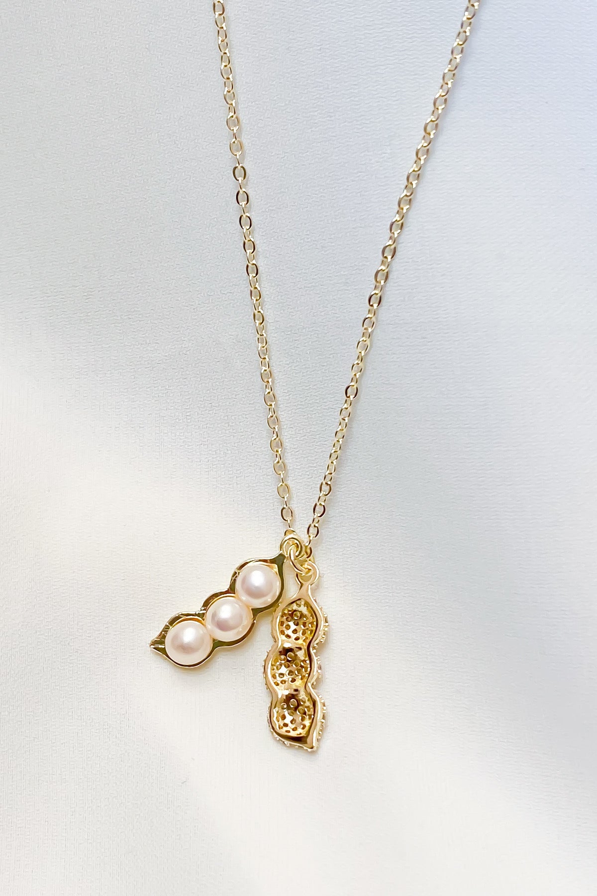 SKYE San Francisco Shop Chic Modern Elegant Classy Women Jewelry French Parisian Minimalist Raelynn 18K Gold Peas in a Pod Necklace 5
