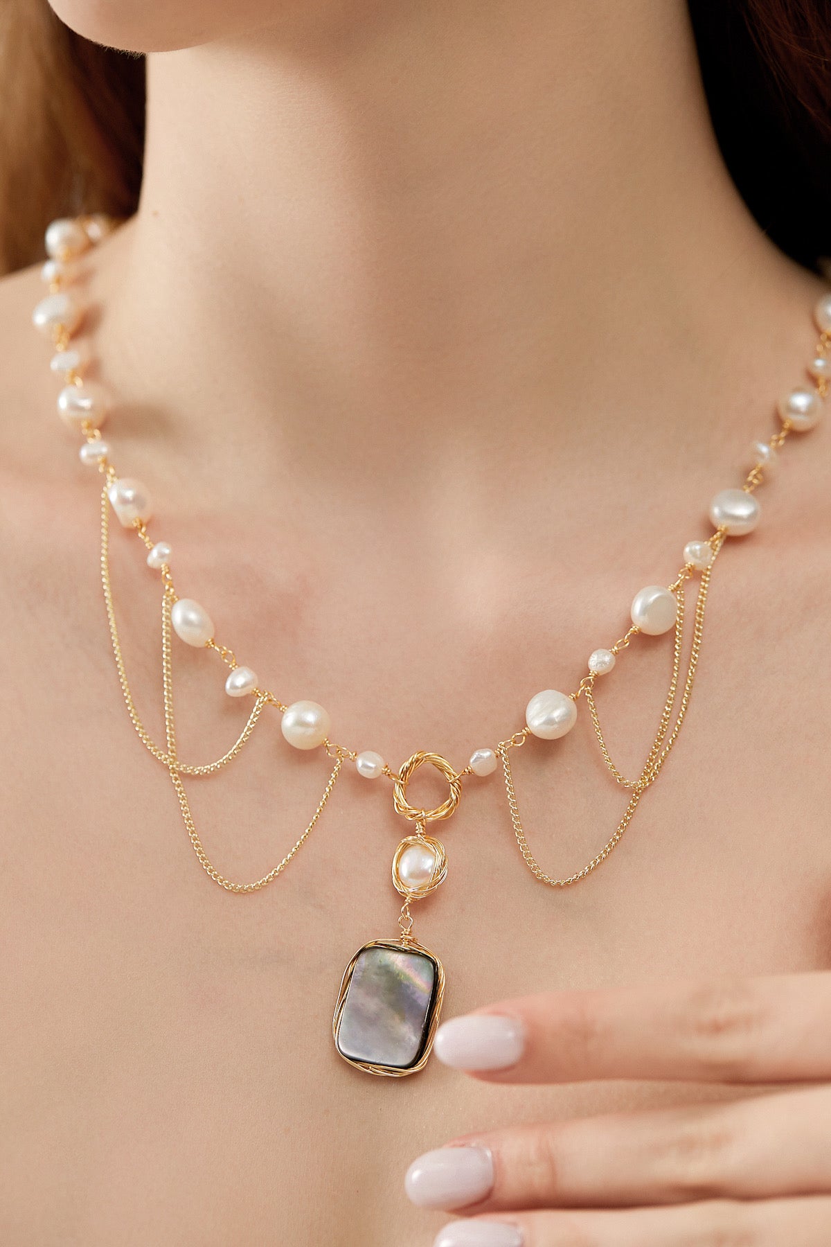 SKYE San Francisco Shop Chic Modern Elegant Classy Women Jewelry French Parisian Minimalist Serina 18K Gold Mother of Pearl Necklace 3