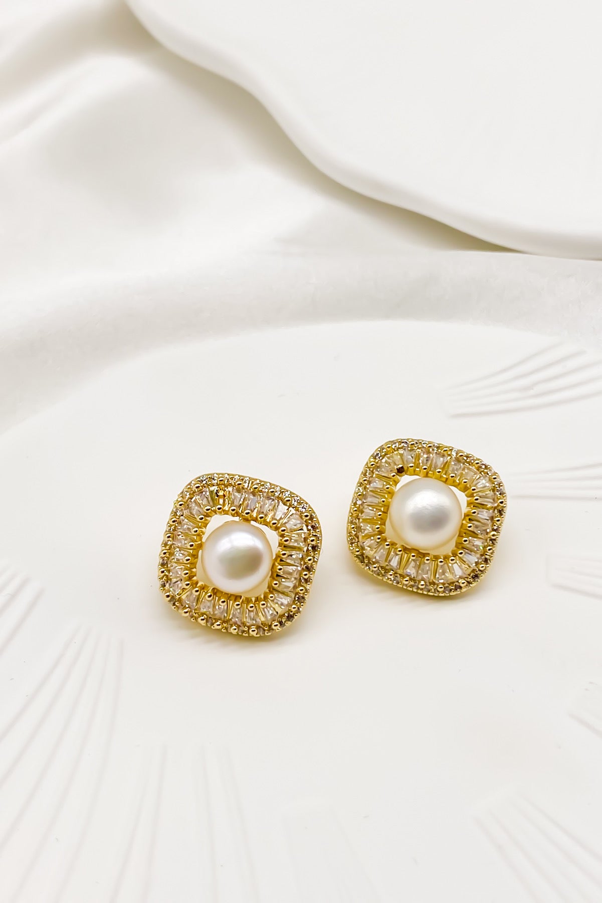 SKYE San Francisco Shop SF Chic Modern Elegant Classy Women Clothing French Parisian Minimalist Fashion Style Nova Cystal Freshwater Pearl Earrings 2