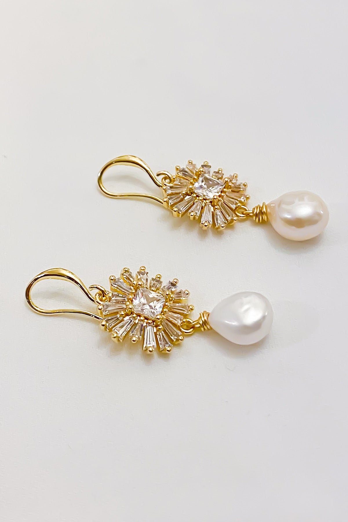 SKYE San Francisco Shop SF Chic Modern Elegant Classy Women Jewelry French Parisian Minimalist Alizee 18K Gold Pearl Earrings 3