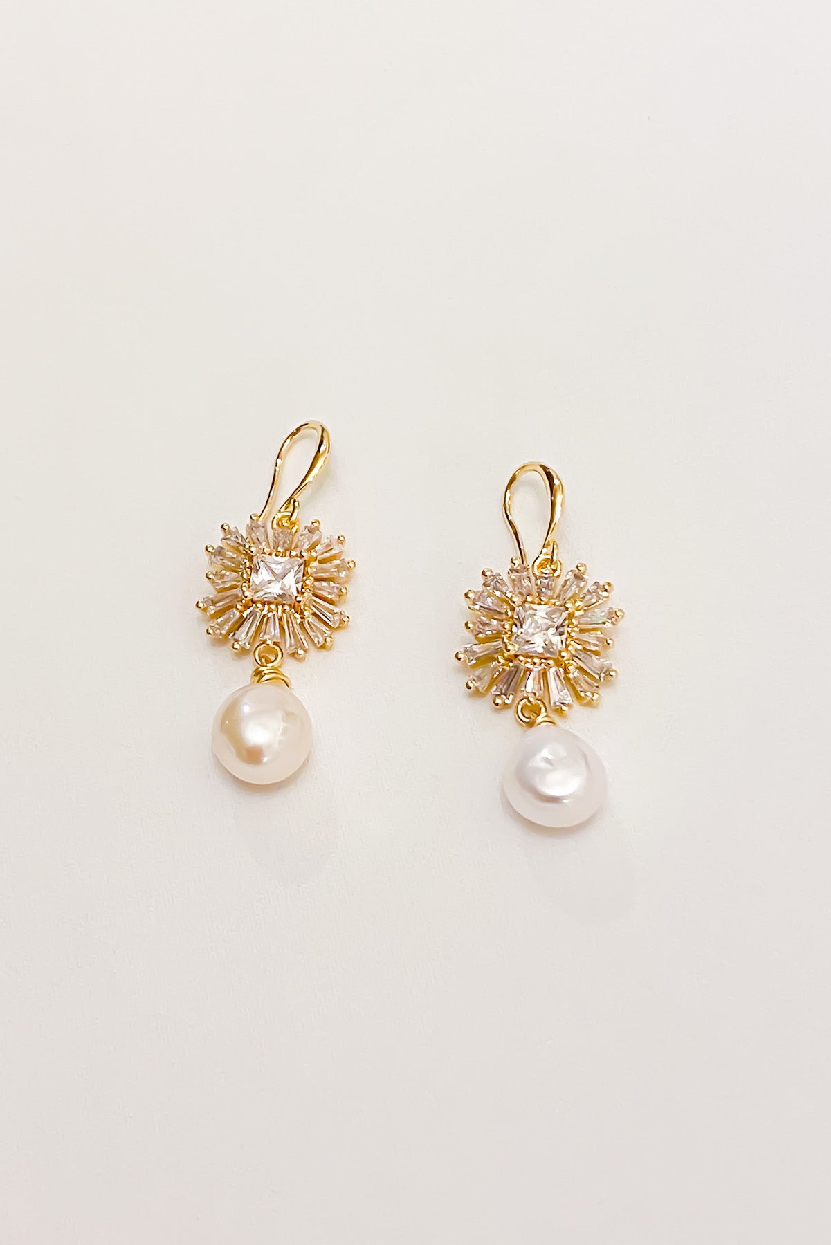 SKYE San Francisco Shop SF Chic Modern Elegant Classy Women Jewelry French Parisian Minimalist Alizee 18K Gold Pearl Earrings