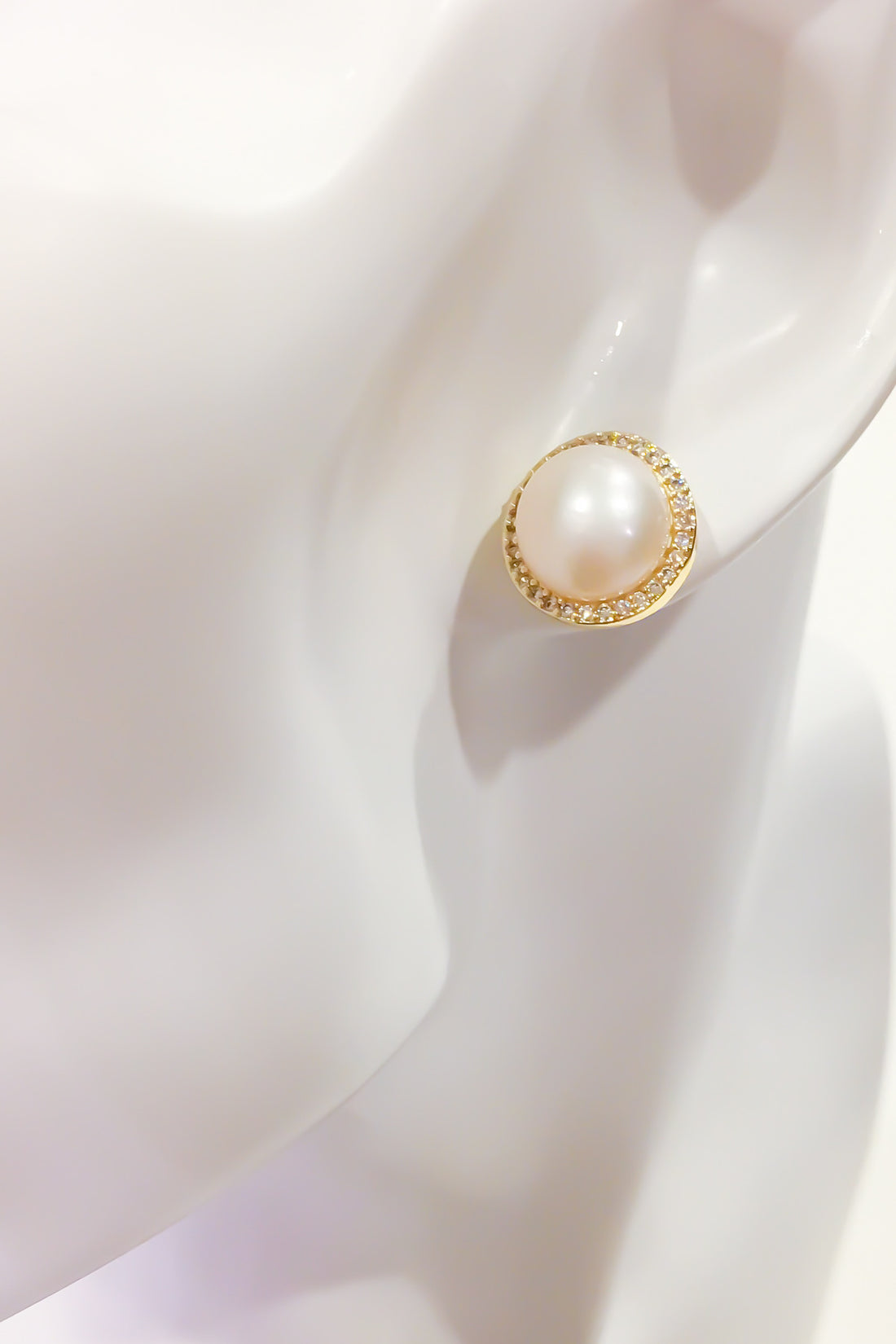 SKYE San Francisco Shop SF Chic Modern Elegant Classy Women Jewelry French Parisian Minimalist Arlette 18K Gold Freshwater Pearl Earrings 3