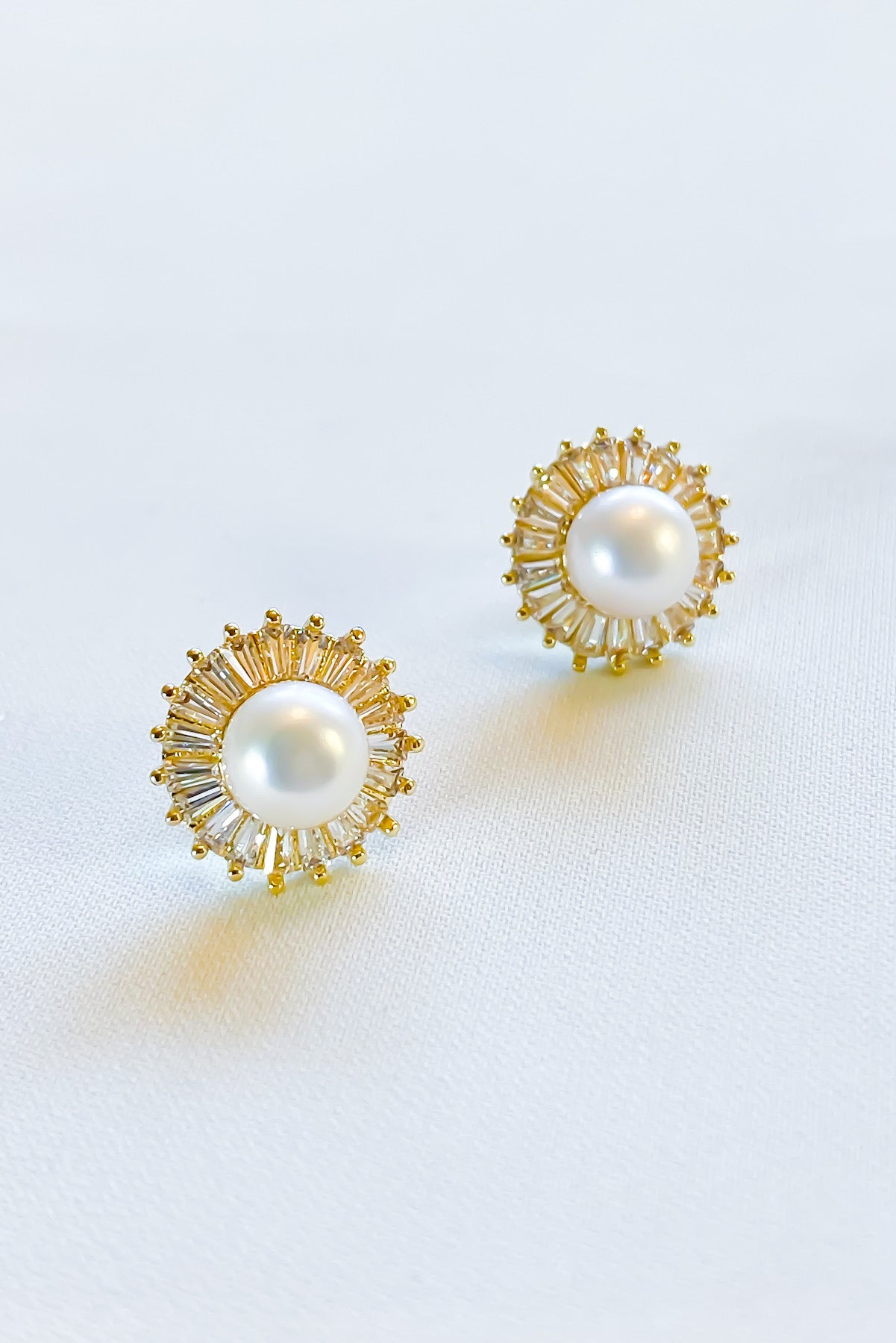 SKYE San Francisco Shop SF Chic Modern Elegant Classy Women Jewelry French Parisian Minimalist Corina 18K Gold Pearl Earrings 3