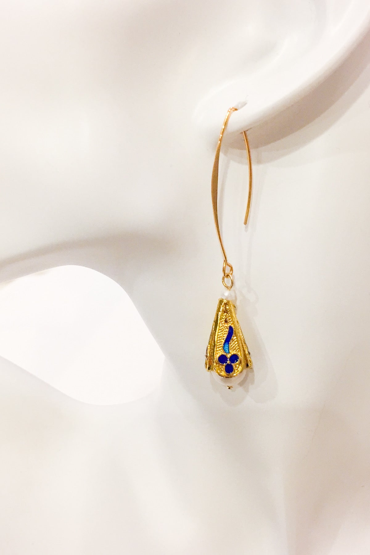 SKYE San Francisco Shop SF Chic Modern Elegant Classy Women Jewelry French Parisian Minimalist Dominique 18K Gold Freshwater Pearl Earrings 2