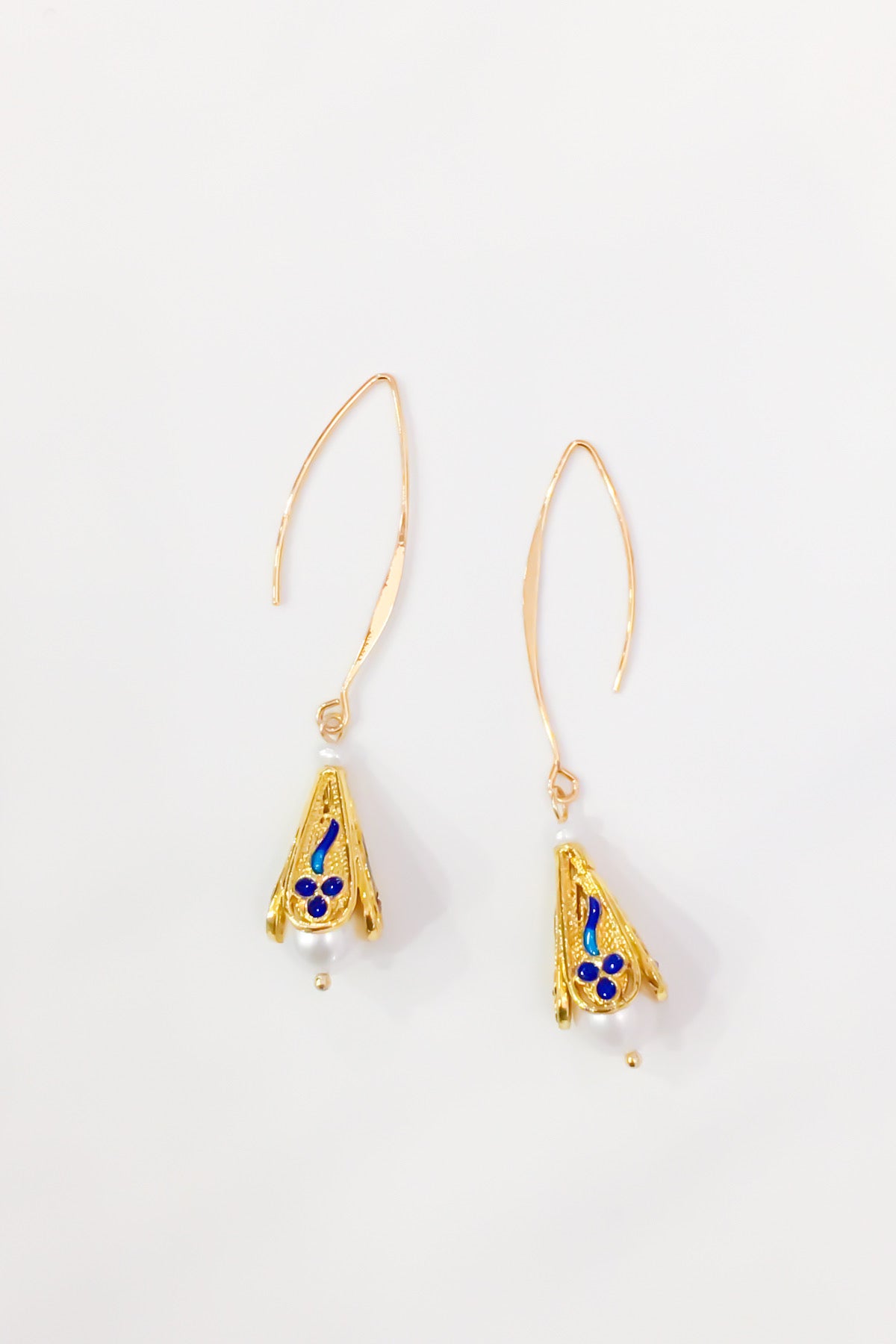 SKYE San Francisco Shop SF Chic Modern Elegant Classy Women Jewelry French Parisian Minimalist Dominique 18K Gold Freshwater Pearl Earrings