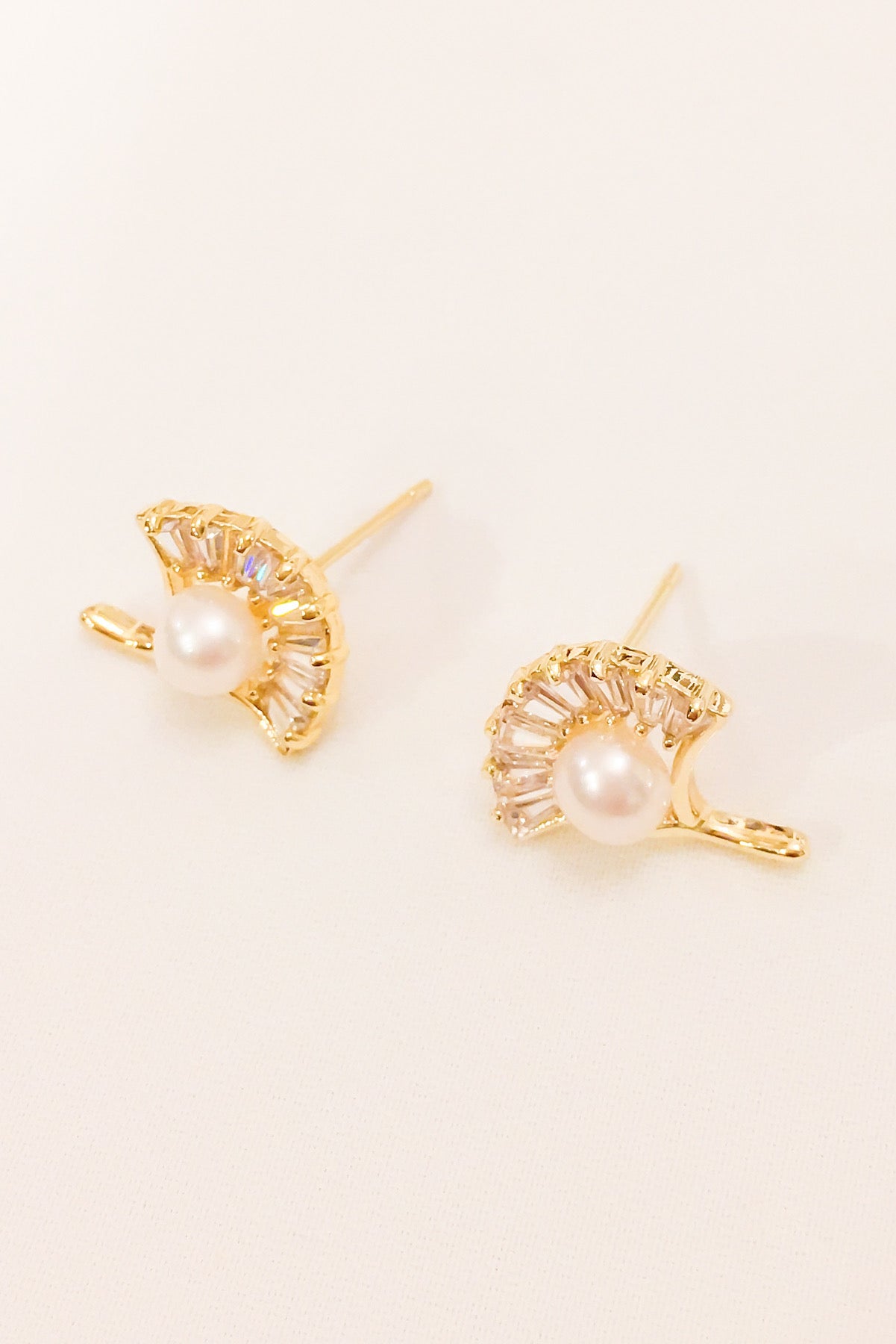 SKYE San Francisco Shop SF Chic Modern Elegant Classy Women Jewelry French Parisian Minimalist Ember 18K Gold Freshwater Pearl Earrings