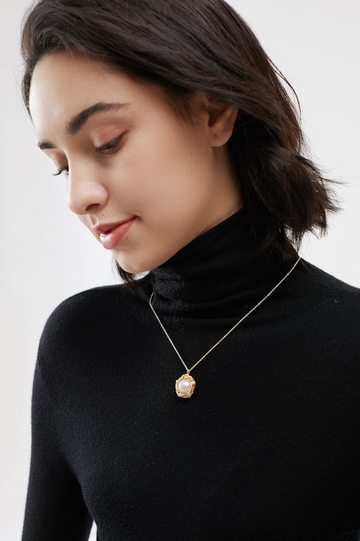 SKYE San Francisco Shop SF Chic Modern Elegant Classy Women Jewelry French Parisian Minimalist Ezra 18K Gold Freshwater Pearl Necklace 4