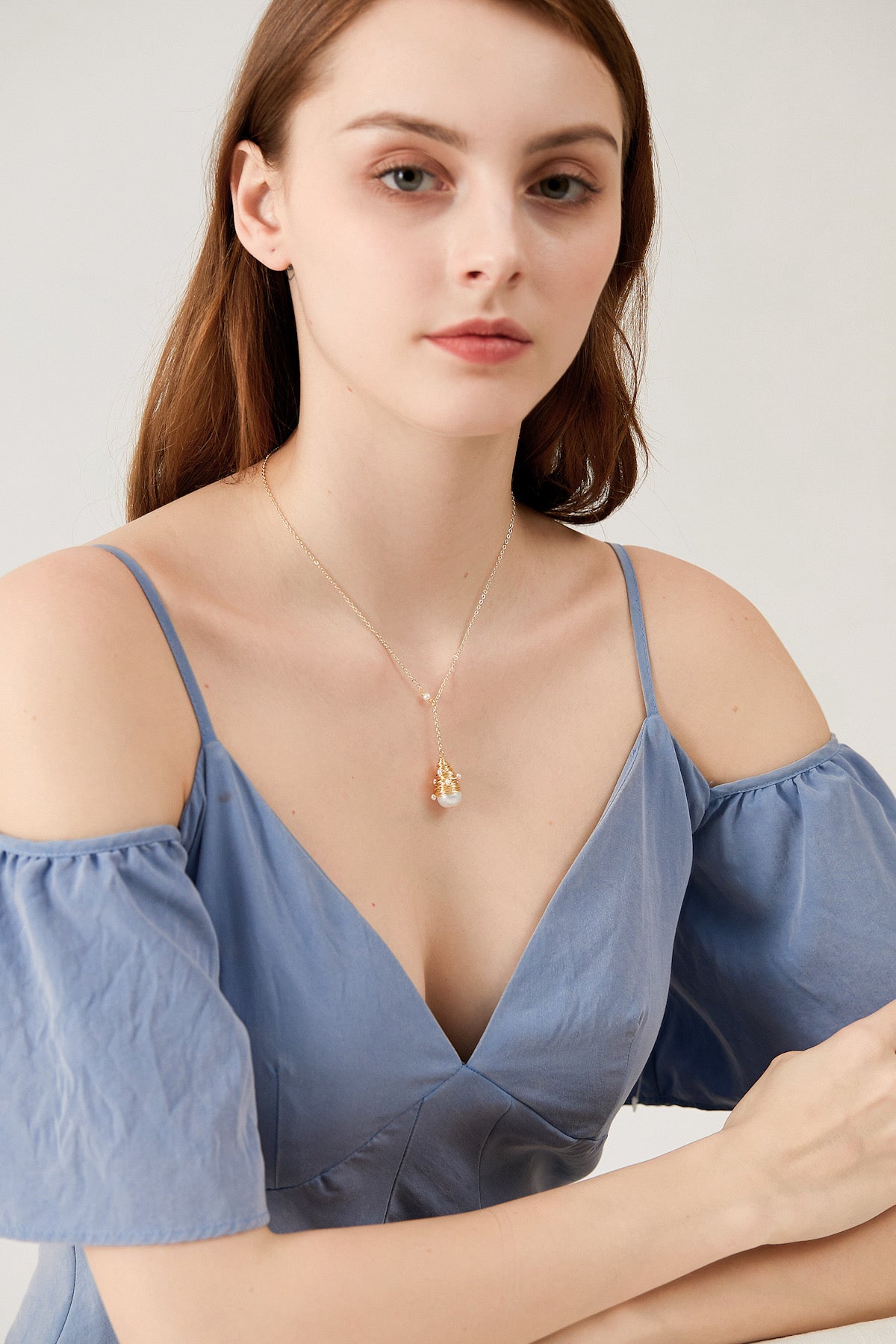 SKYE San Francisco Shop SF Chic Modern Elegant Classy Women Jewelry French Parisian Minimalist Issey 18K Gold Freshwater Pearl Necklace model 2