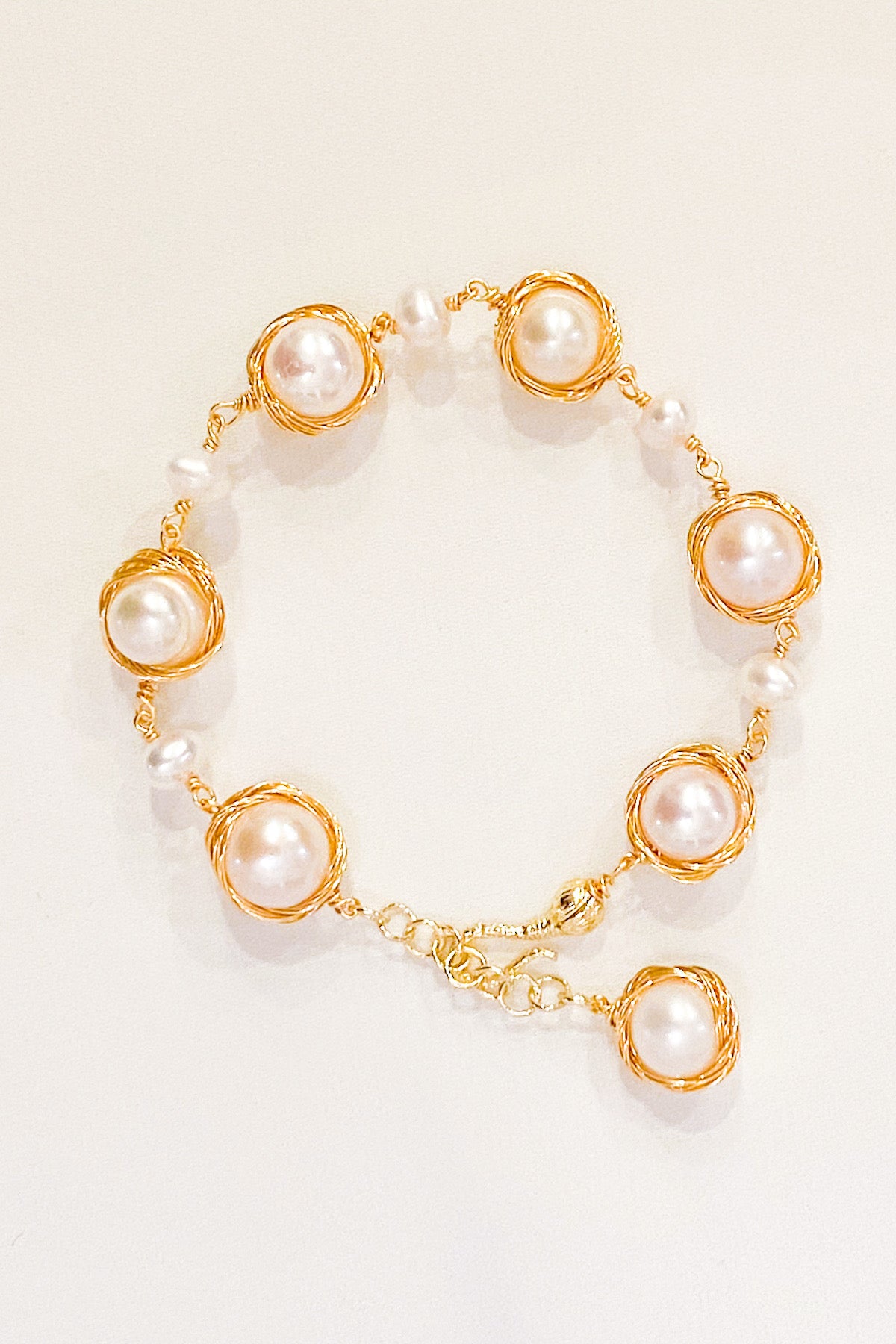 New Design Flower Girl Bracelets Brass Pearl Bracelet 18K Gold Bracelet  Women Jewelry - China Bracelet and Gold Bracelet price
