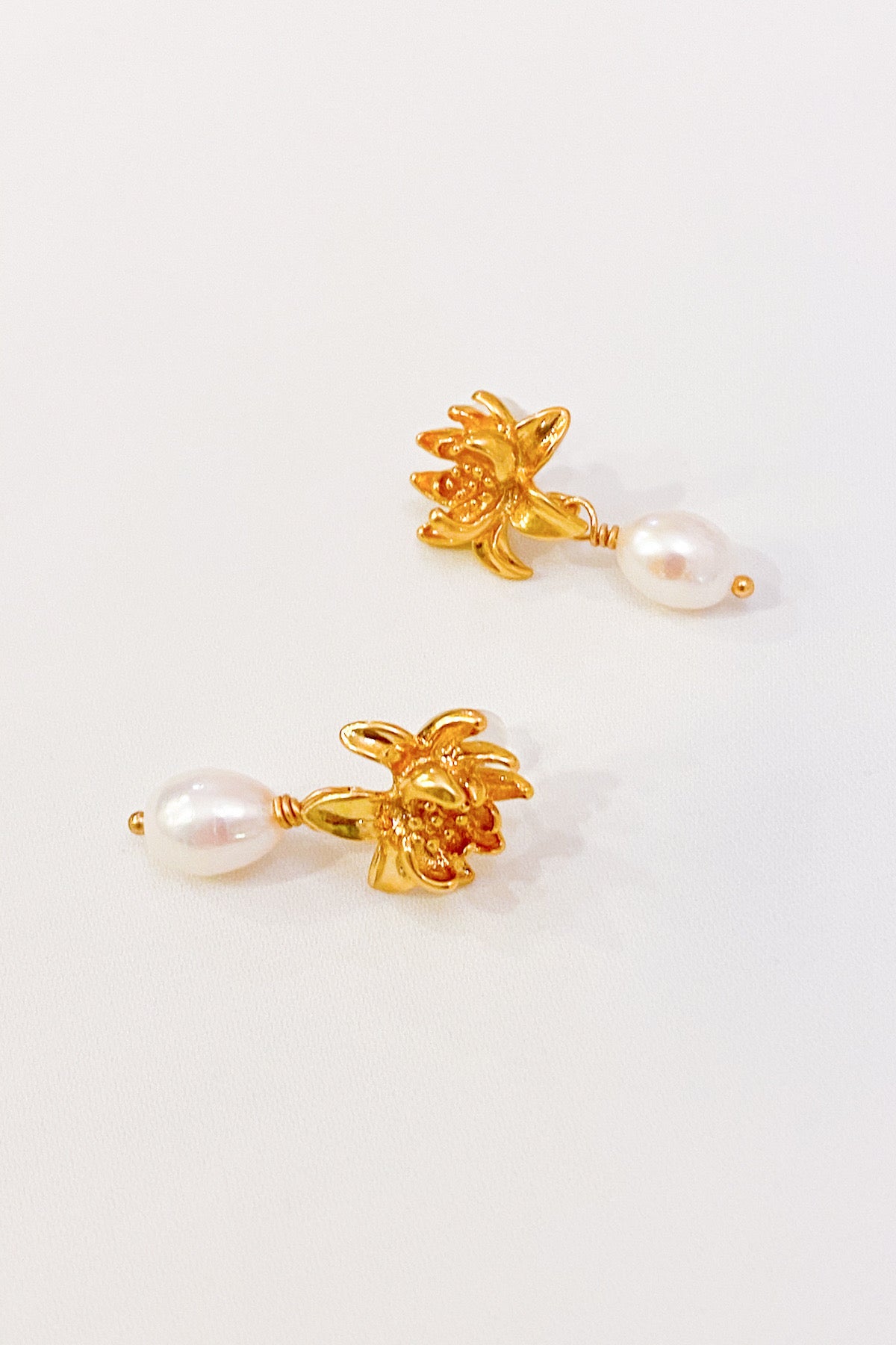 SKYE San Francisco Shop SF Chic Modern Elegant Classy Women Jewelry French Parisian Minimalist Marguerite 18K Gold Freshwater Pearl Earrings