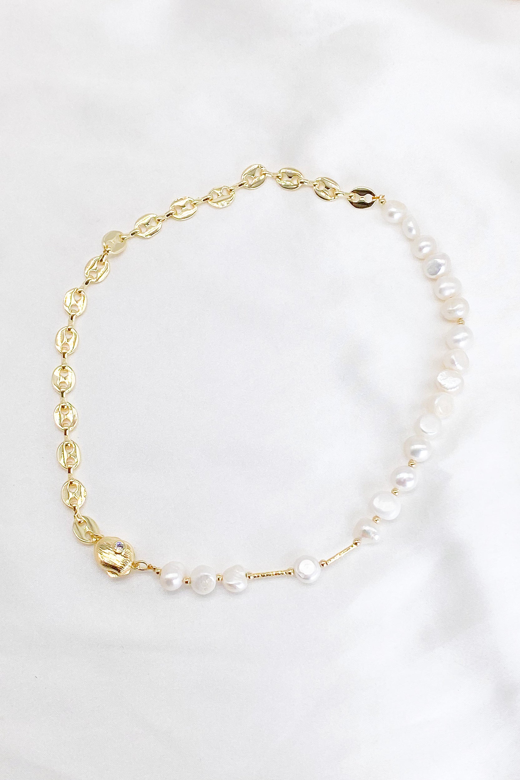 Lyra 18K Gold Magnetic Clasp Pearl Necklace