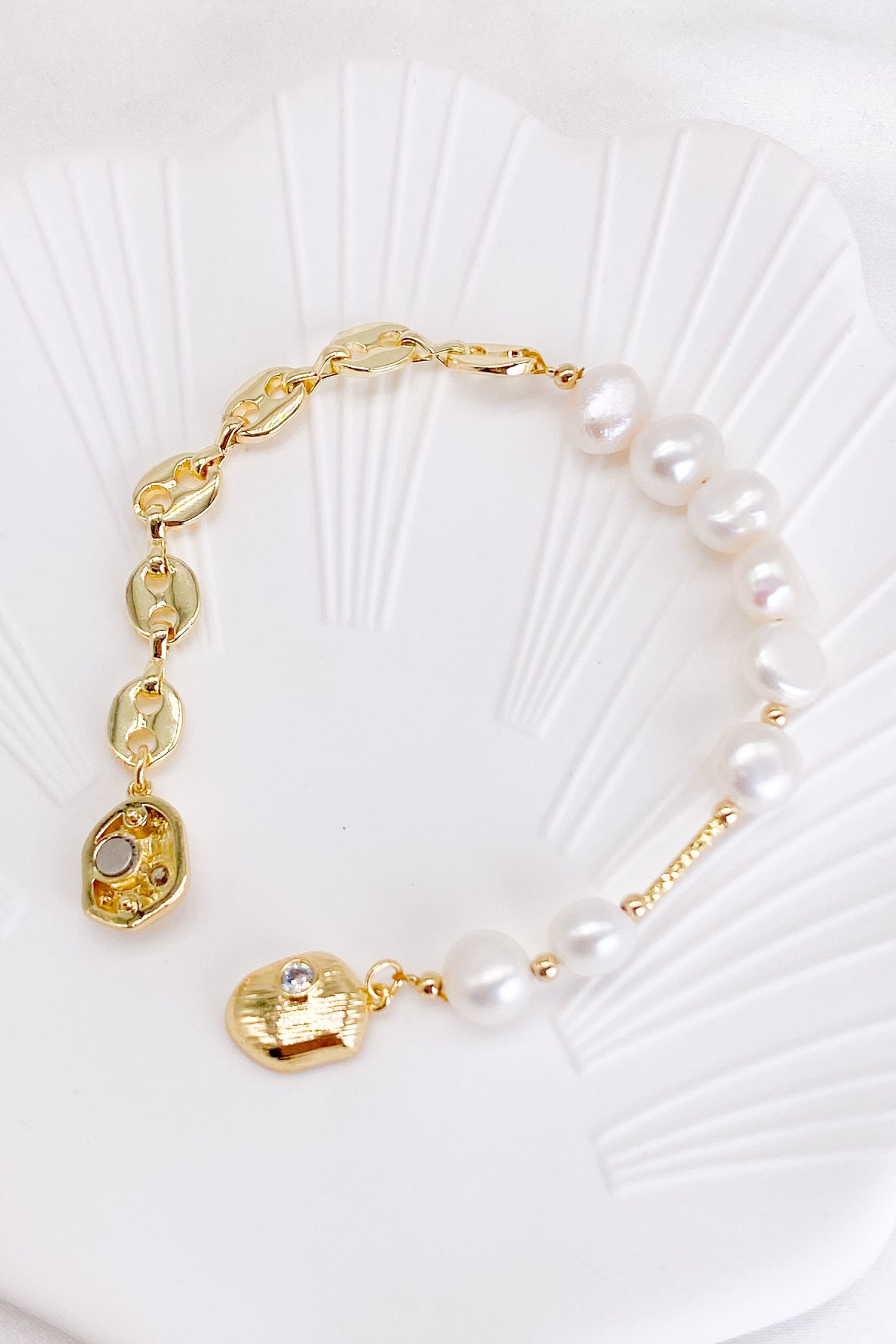 Quinn 18K Gold Magnetic Clasp Pearl Bracelet