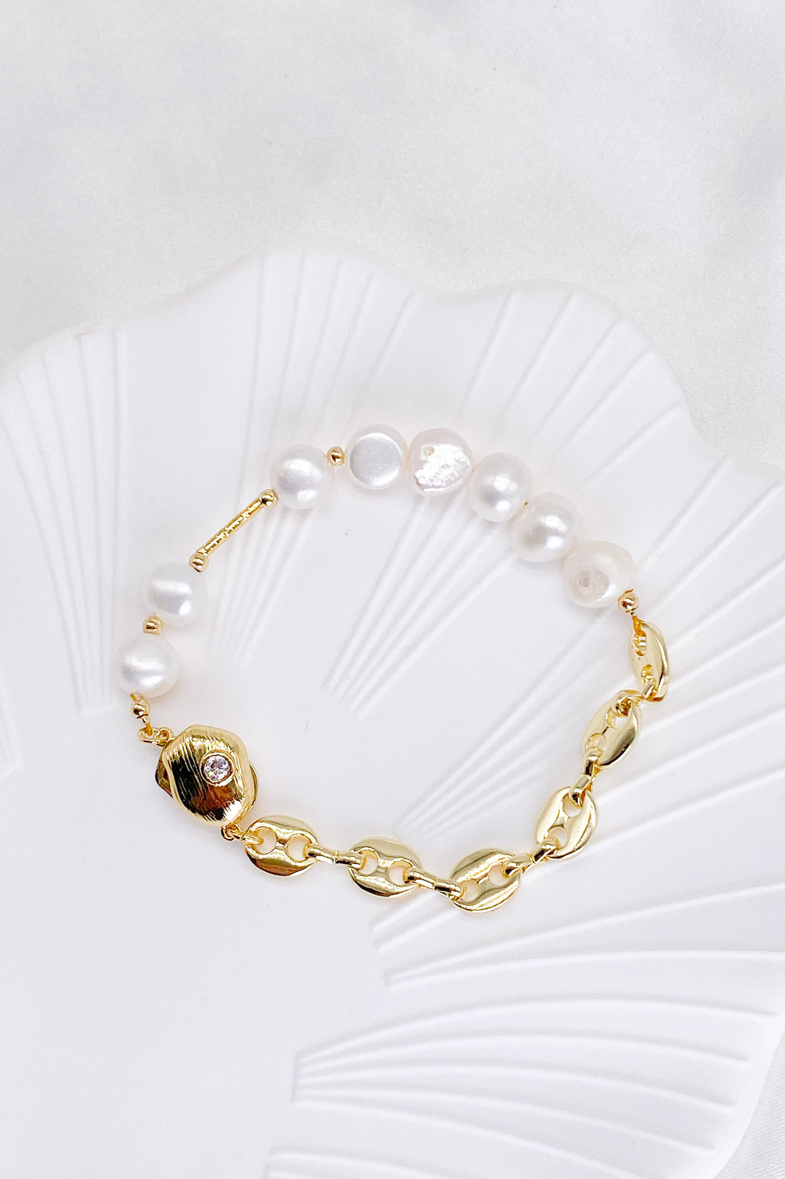 Quinn 18K Gold Magnetic Clasp Pearl Bracelet