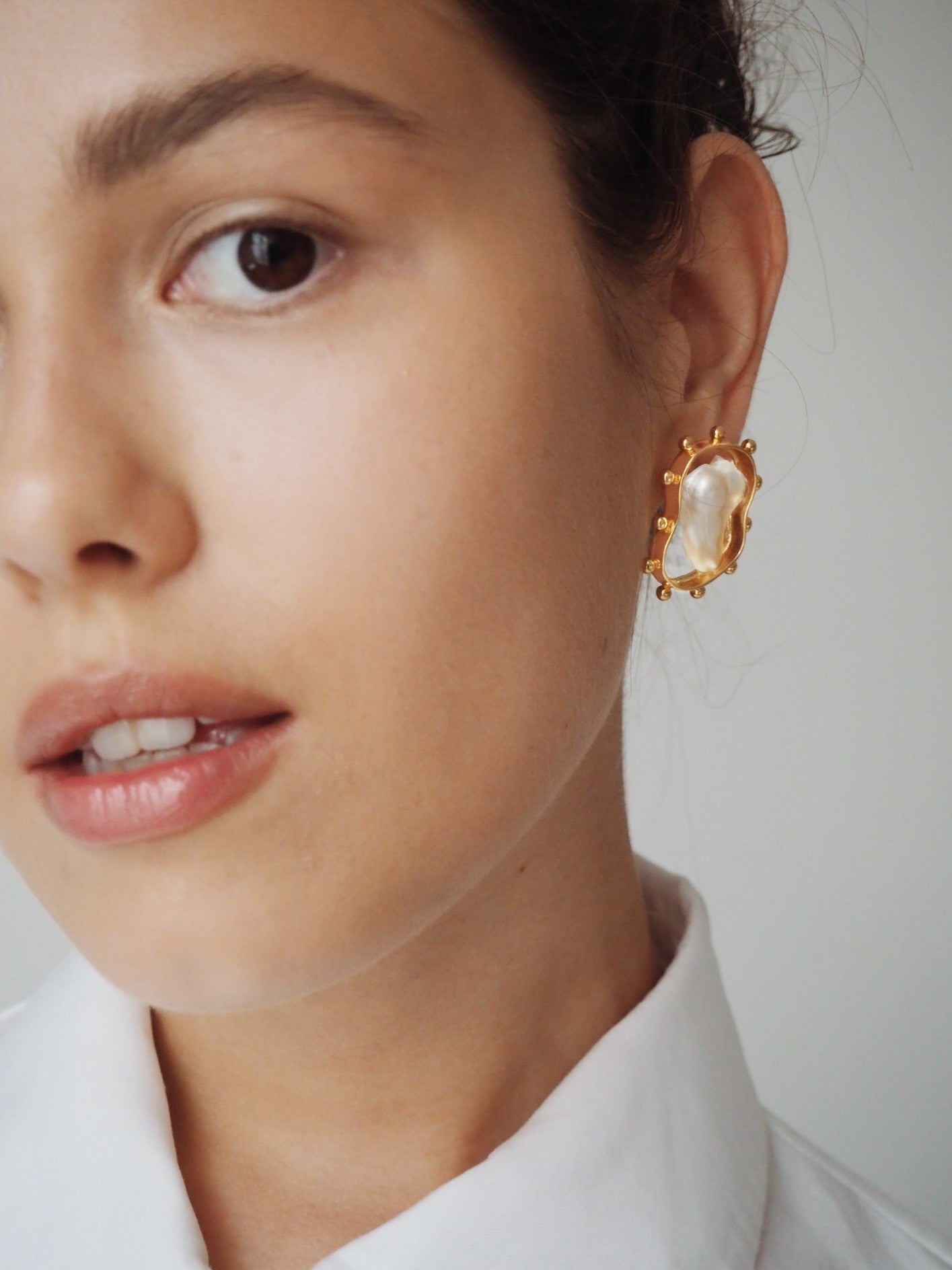 SKYE modern minimalist women fashion accessories Estee Freshwater Baroque 18K Gold Pearl Earrings 7