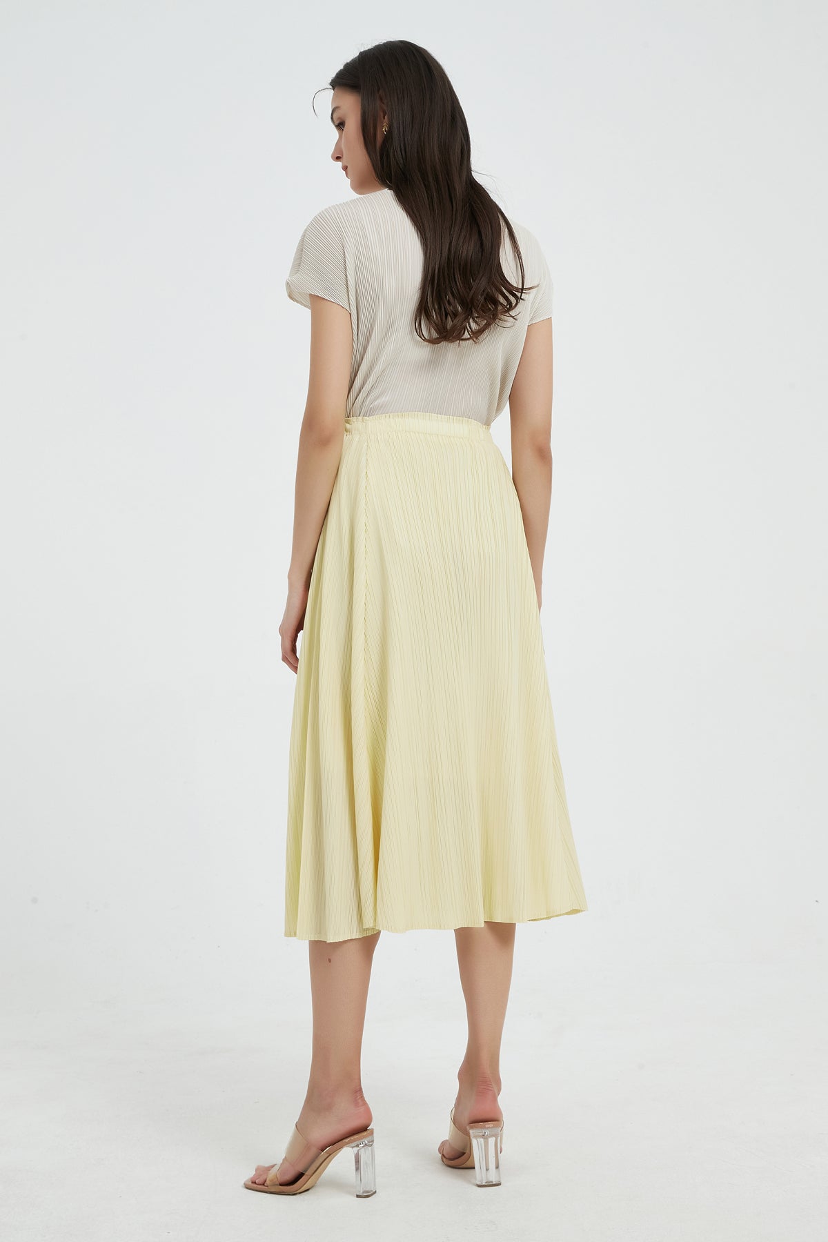 H&m yellow hotsell pleated skirt