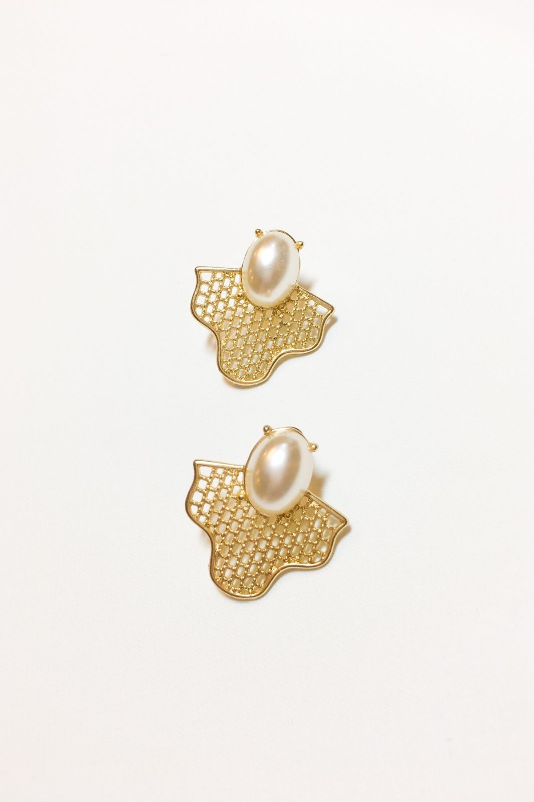 SKYE SF modern minimalist women fashion accessories Daria 18K Freshwater Pearl earrings 2