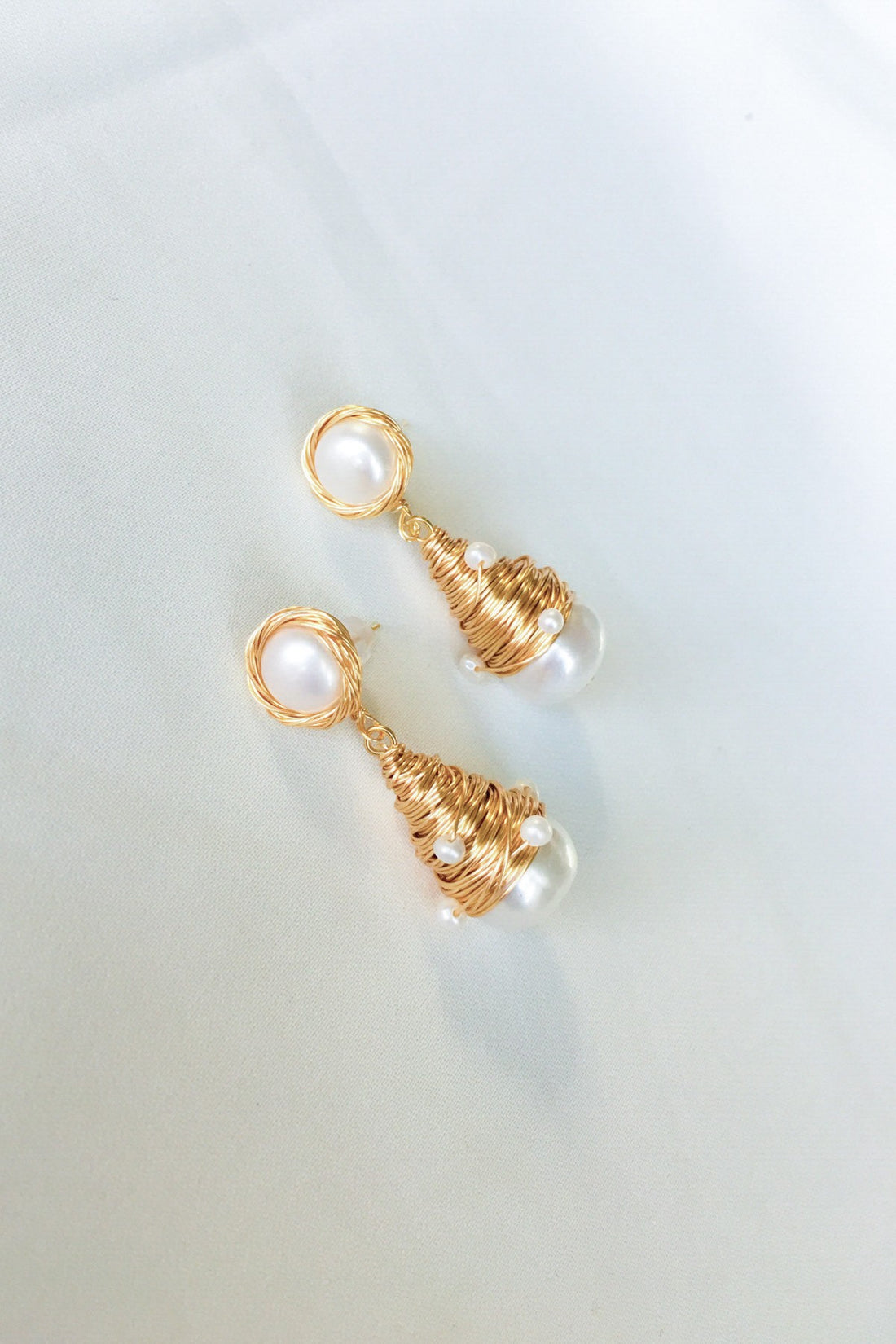 SKYE San Francisco SF shop ethical sustainable modern minimalist luxury women jewelry Spring 2020 Léa 18K Gold Freshwater Pearl Earrings 3