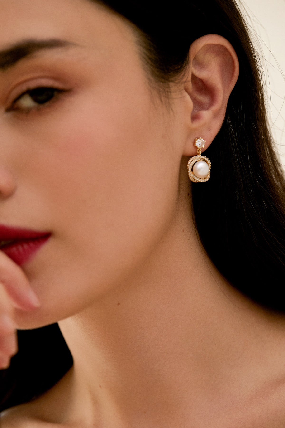 SKYE San Francisco Shop Chic Modern Elegant Classy Women Jewelry French Parisian Minimalist Alexandrine 18K Gold Crystal Pearl Earrings 4
