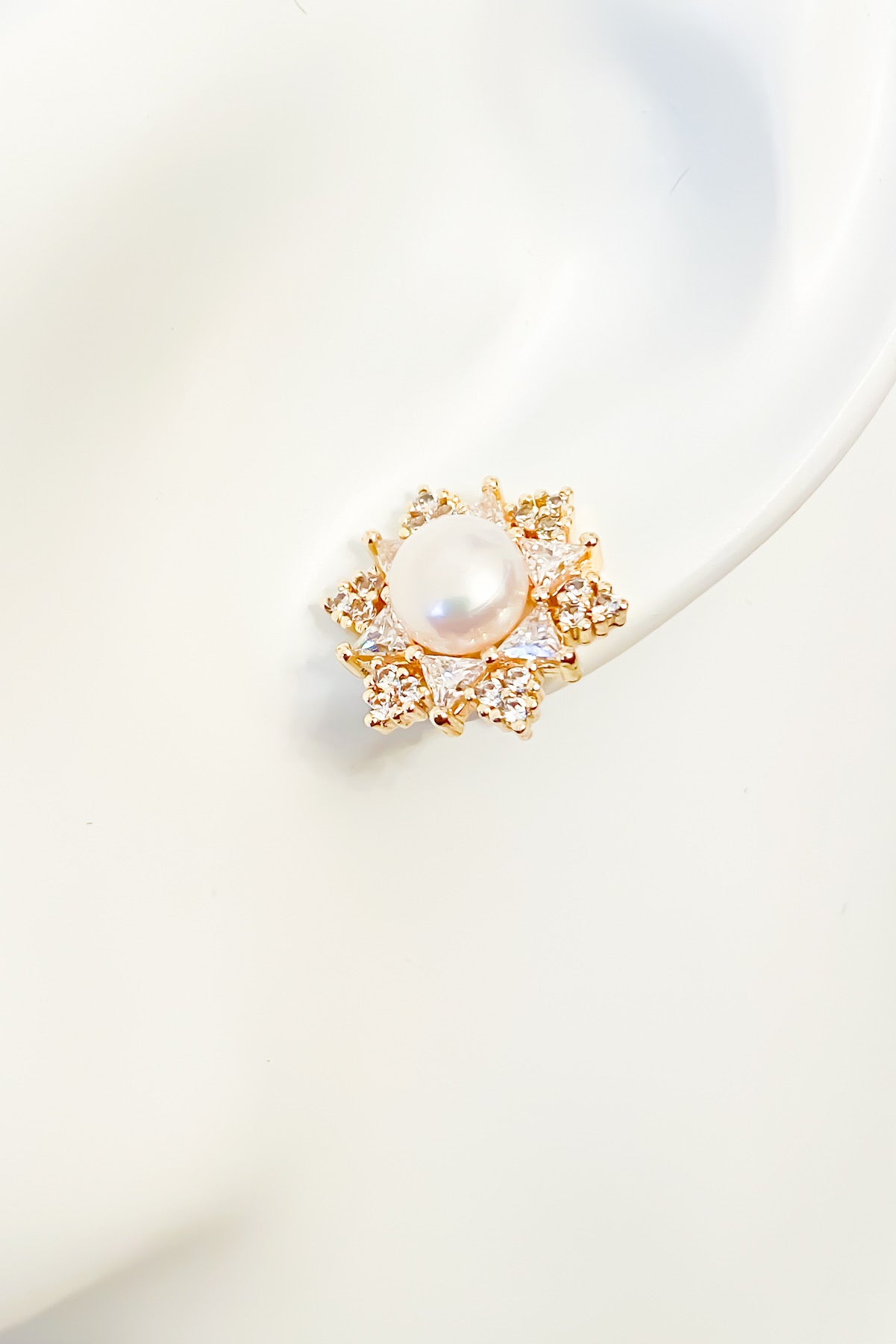 SKYE San Francisco Shop Chic Modern Elegant Classy Women Jewelry French Parisian Minimalist Elisa 18K Gold Crystal Pearl Earrings 3