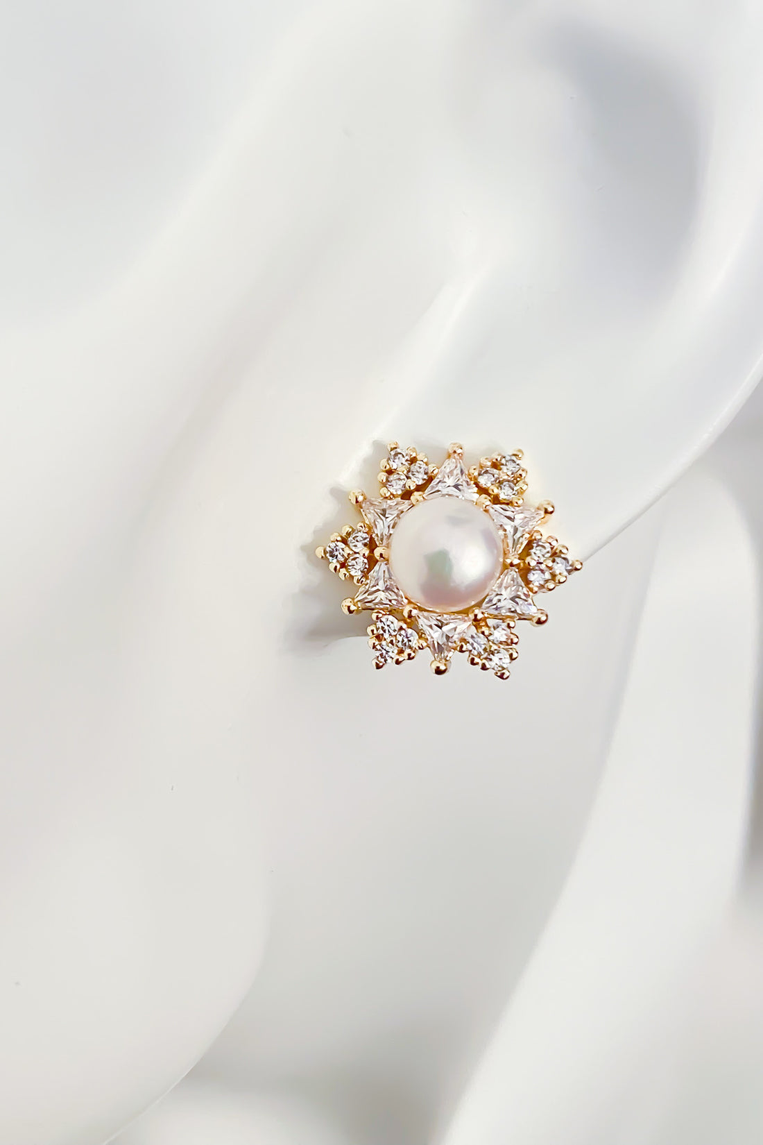 SKYE San Francisco Shop Chic Modern Elegant Classy Women Jewelry French Parisian Minimalist Elisa 18K Gold Crystal Pearl Earrings 4
