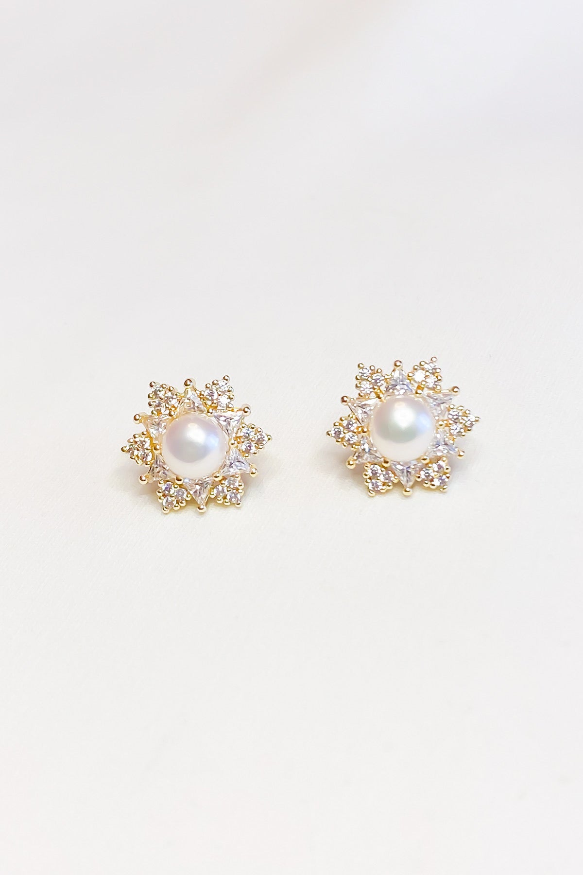 SKYE San Francisco Shop Chic Modern Elegant Classy Women Jewelry French Parisian Minimalist Elisa 18K Gold Crystal Pearl Earrings 5