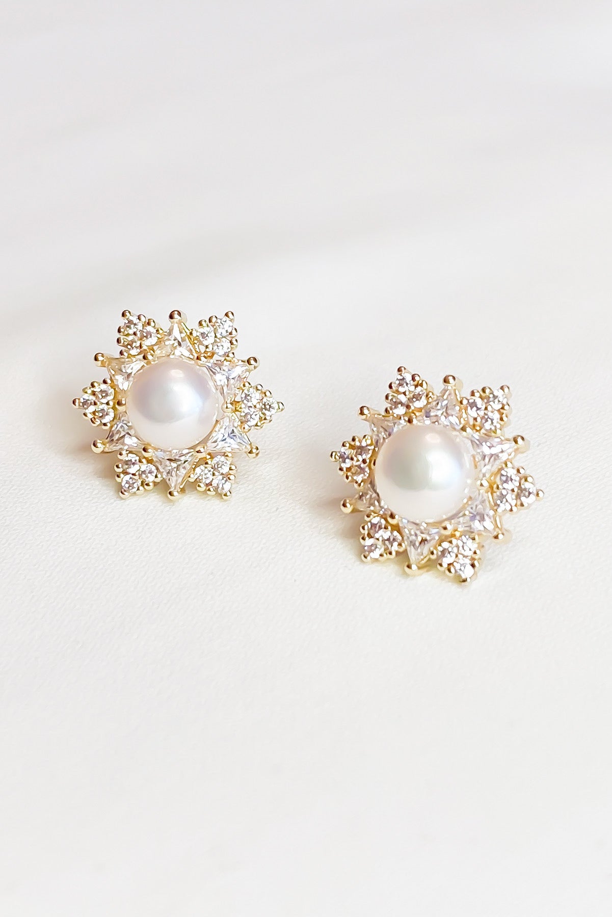 SKYE San Francisco Shop Chic Modern Elegant Classy Women Jewelry French Parisian Minimalist Elisa 18K Gold Crystal Pearl Earrings