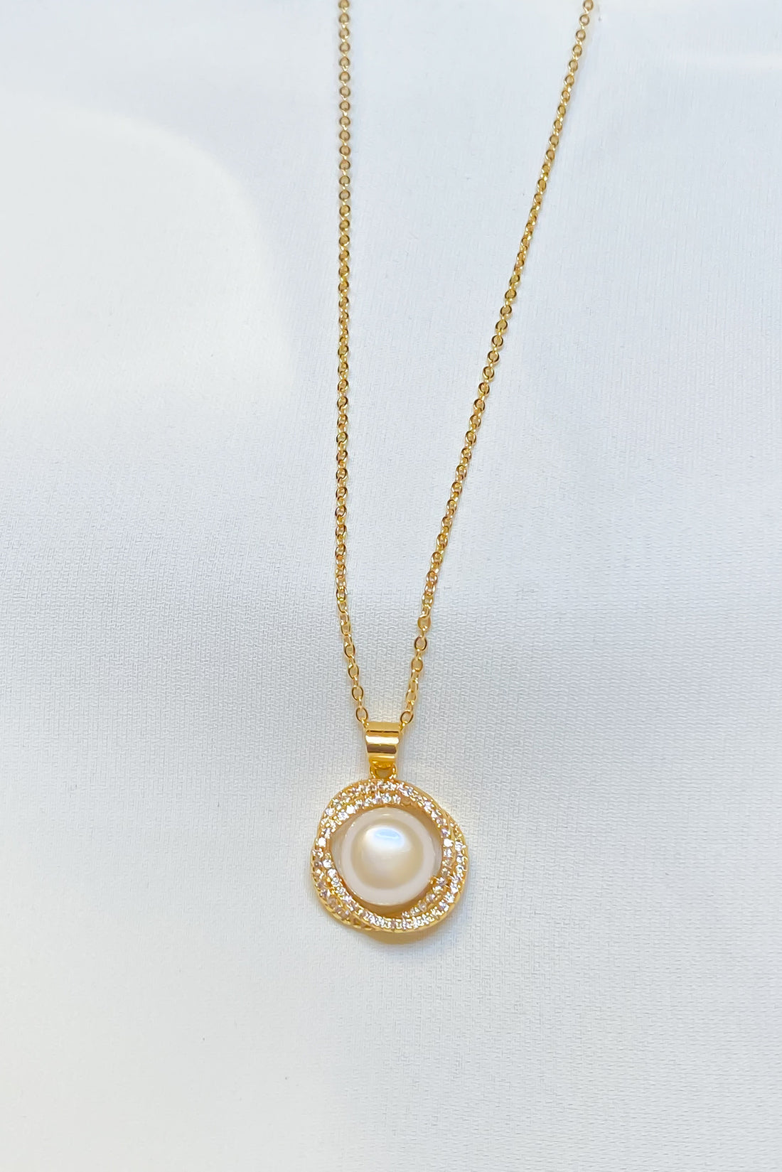 SKYE San Francisco Shop Chic Modern Elegant Classy Women Jewelry French Parisian Minimalist Odina Freshwater Pearl Pendant Necklace 4