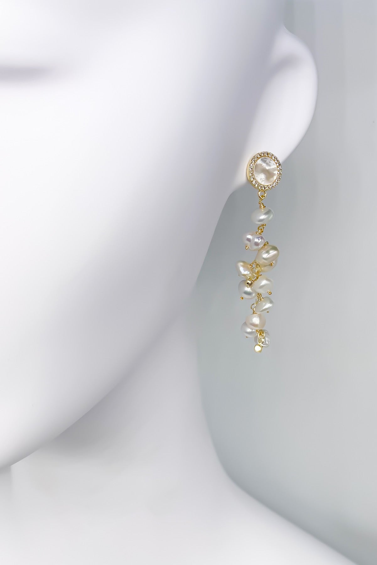 SKYE San Francisco Shop Chic Modern Elegant Classy Women Jewelry French Parisian Minimalist Renee mother of pearl drop earrings 3